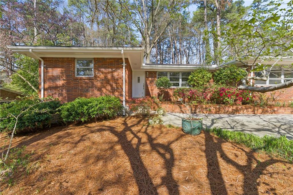 2478 Woodacres Road NE