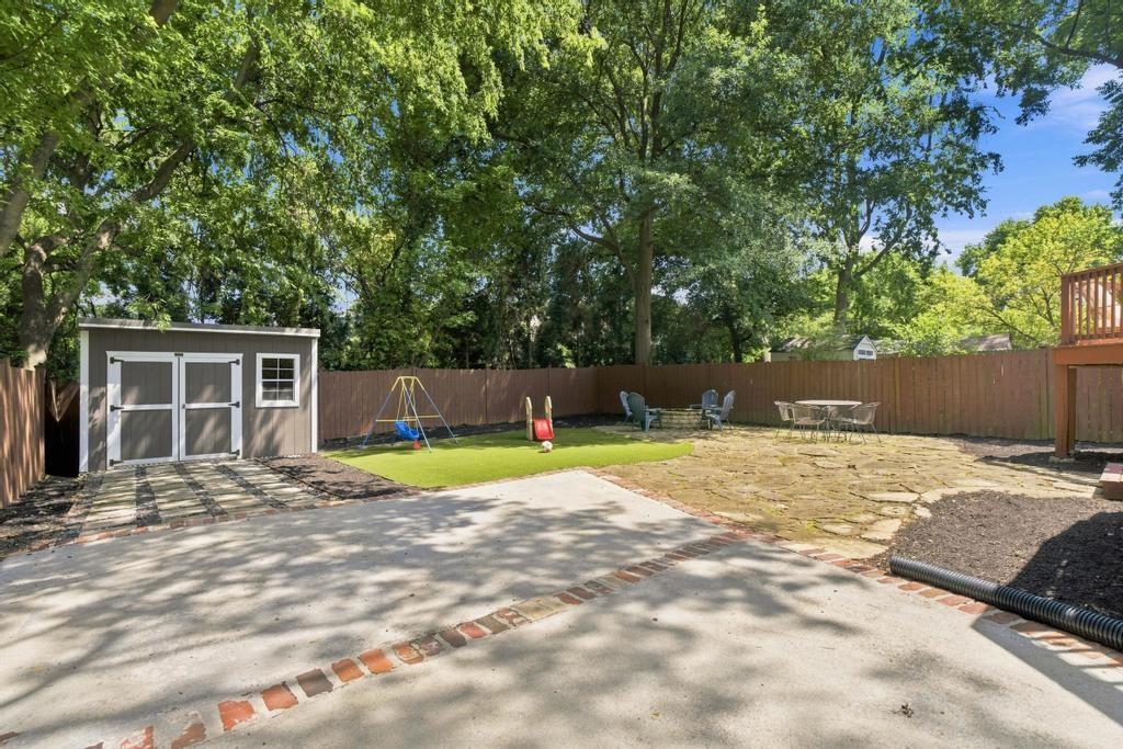 285 Alaska Avenue NE