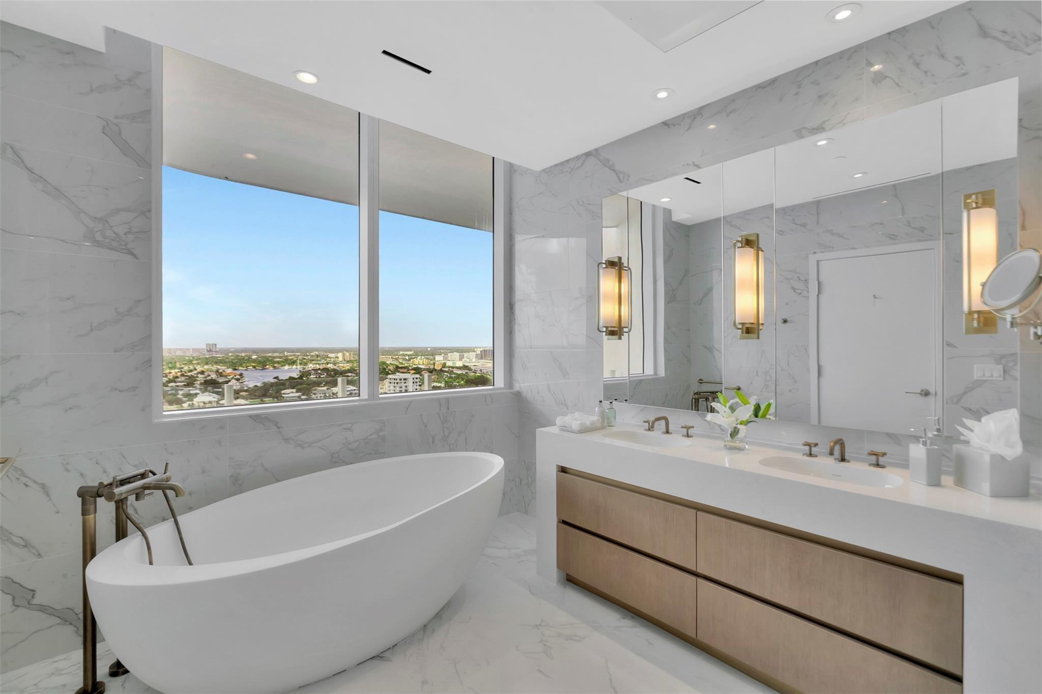525 N Fort Lauderdale Beach Boulevard Unit: 1903