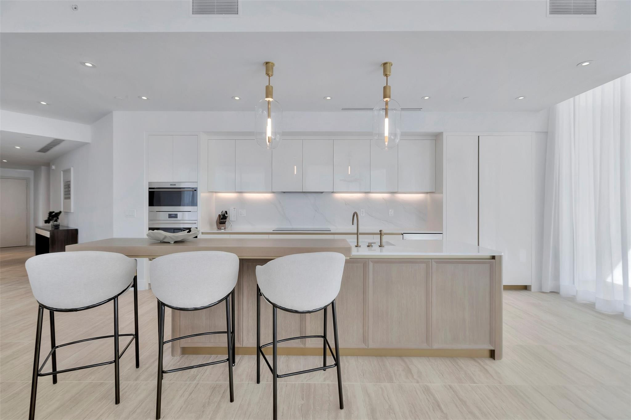 525 N Fort Lauderdale Beach Boulevard Unit: 1903