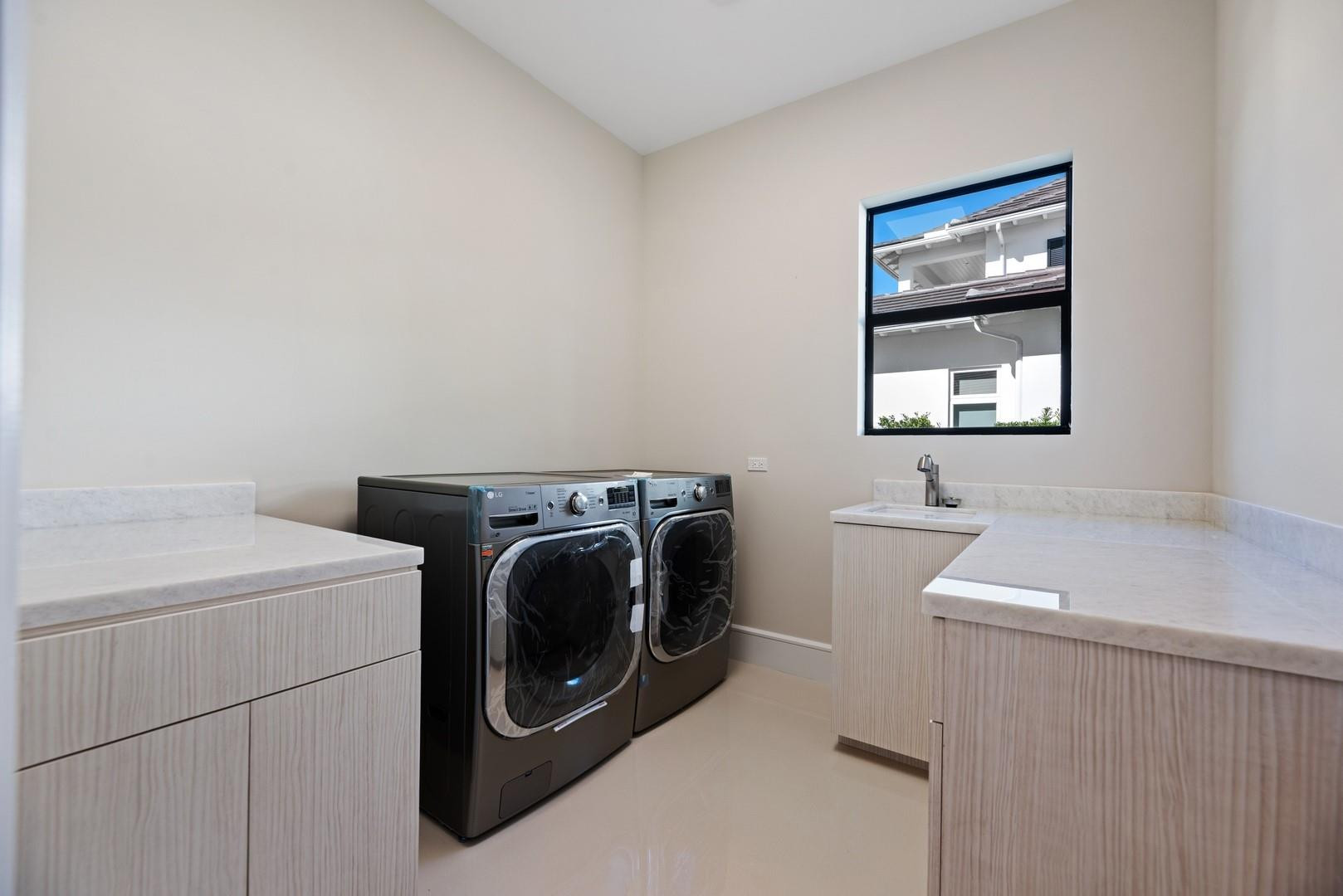 4028 Country Club Ln