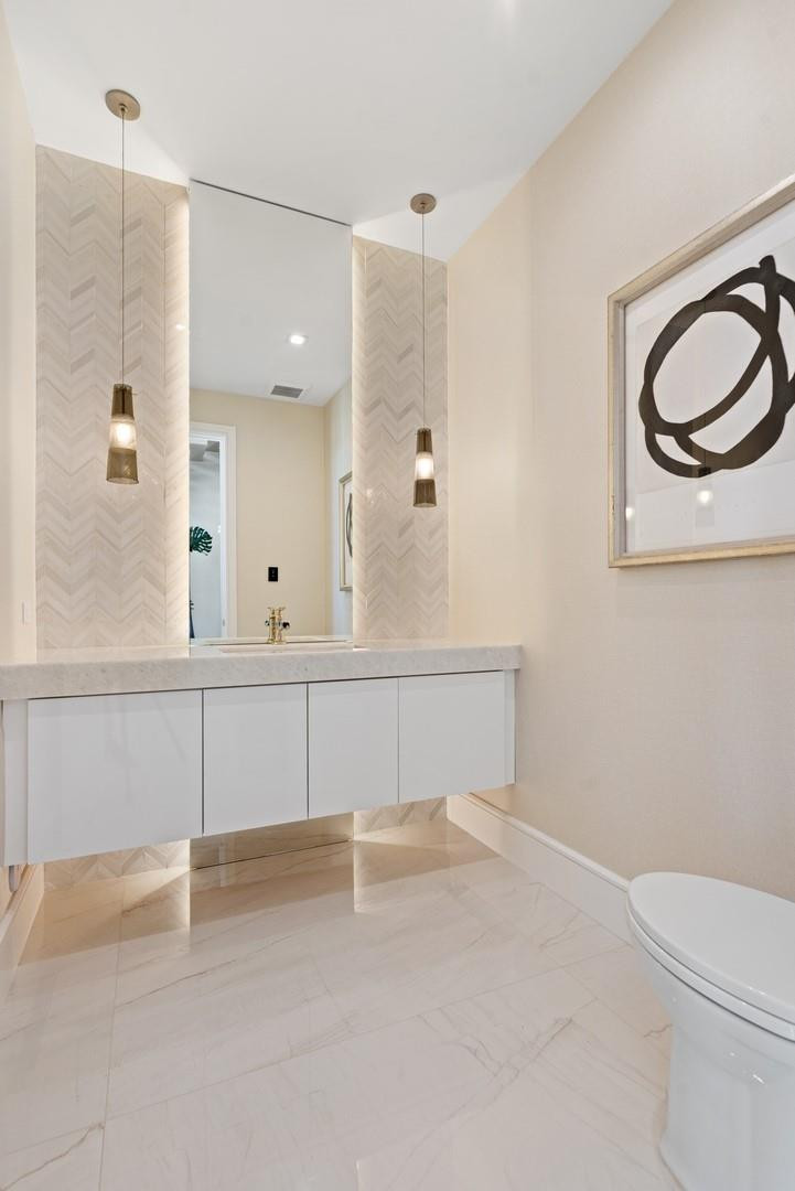 4028 Country Club Ln