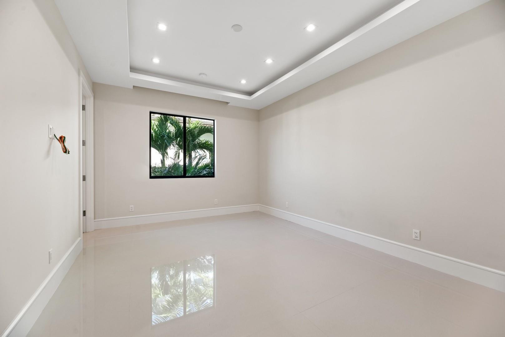 4028 Country Club Ln