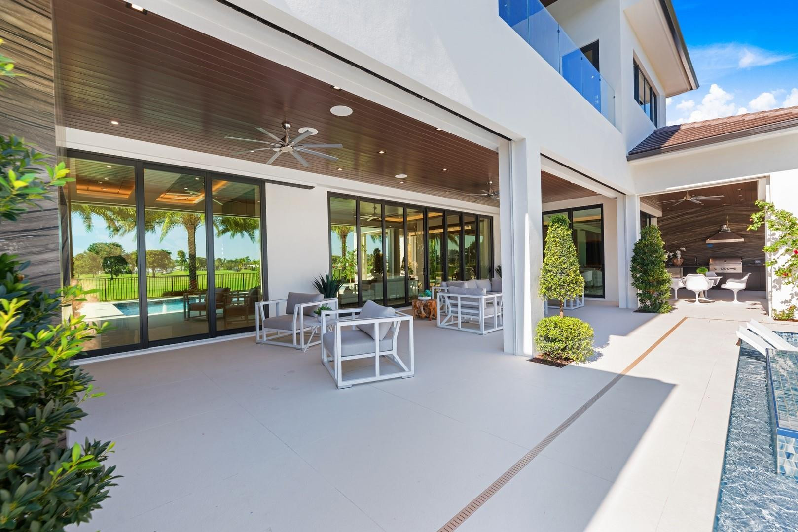 4028 Country Club Ln