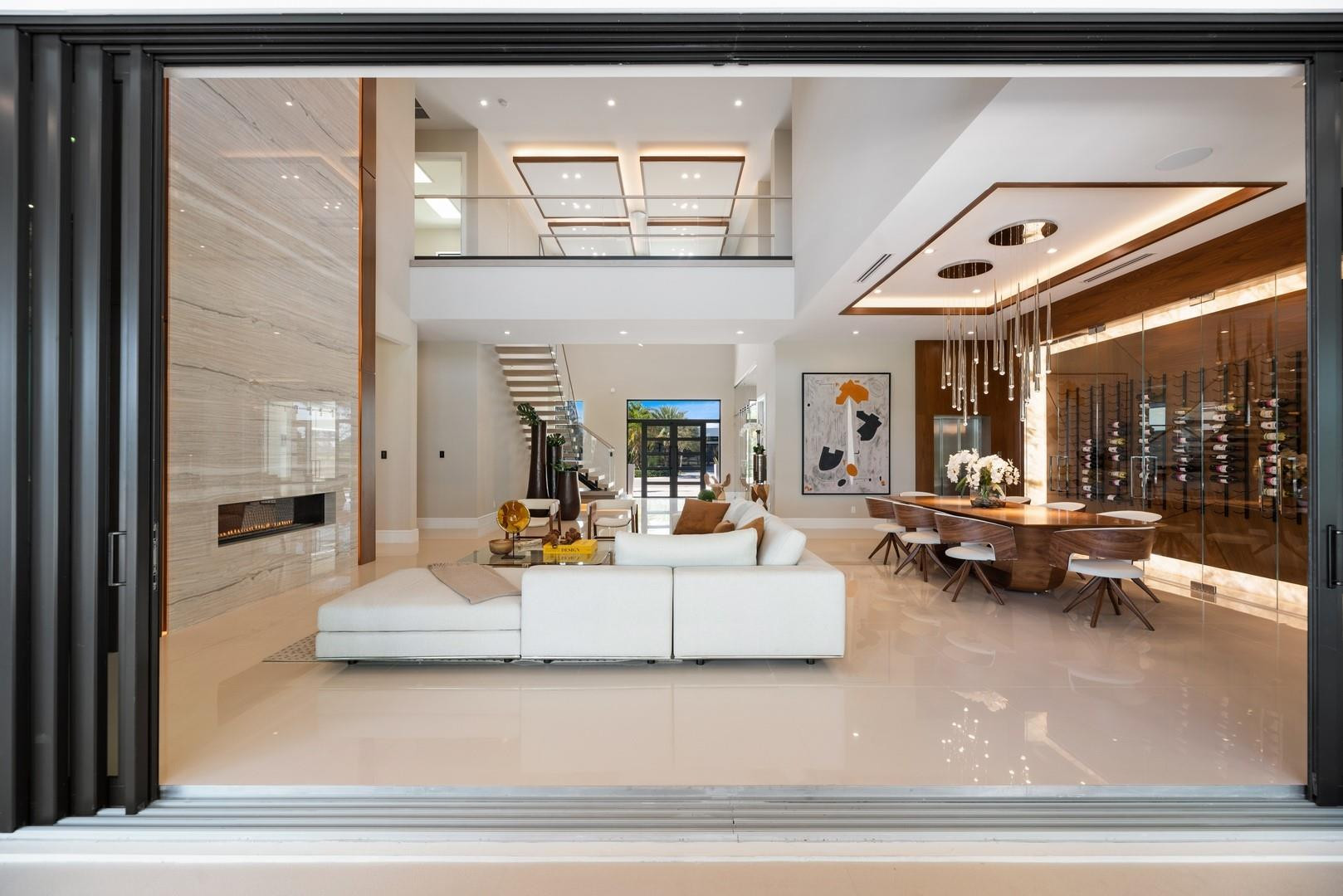 4028 Country Club Ln