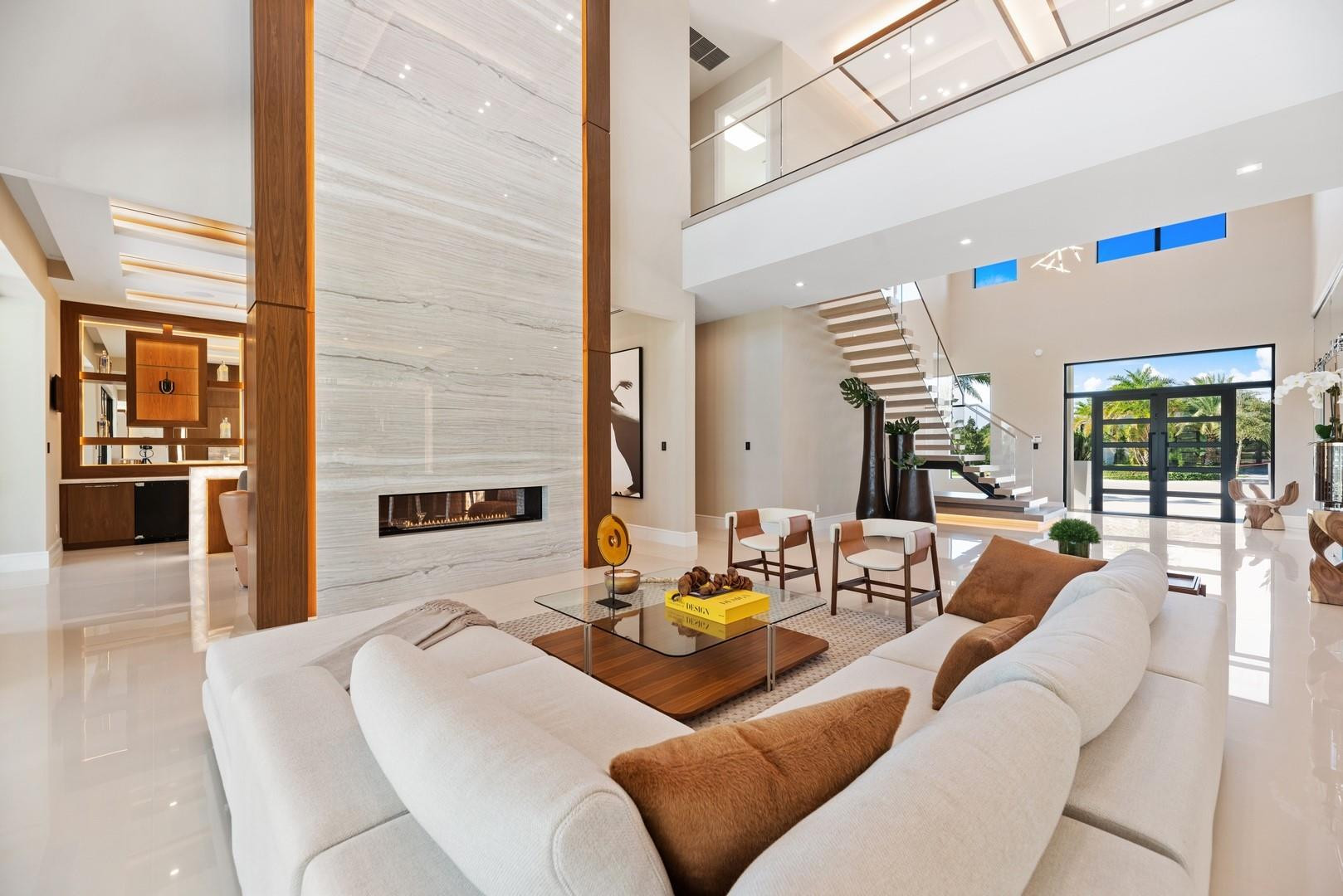 4028 Country Club Ln