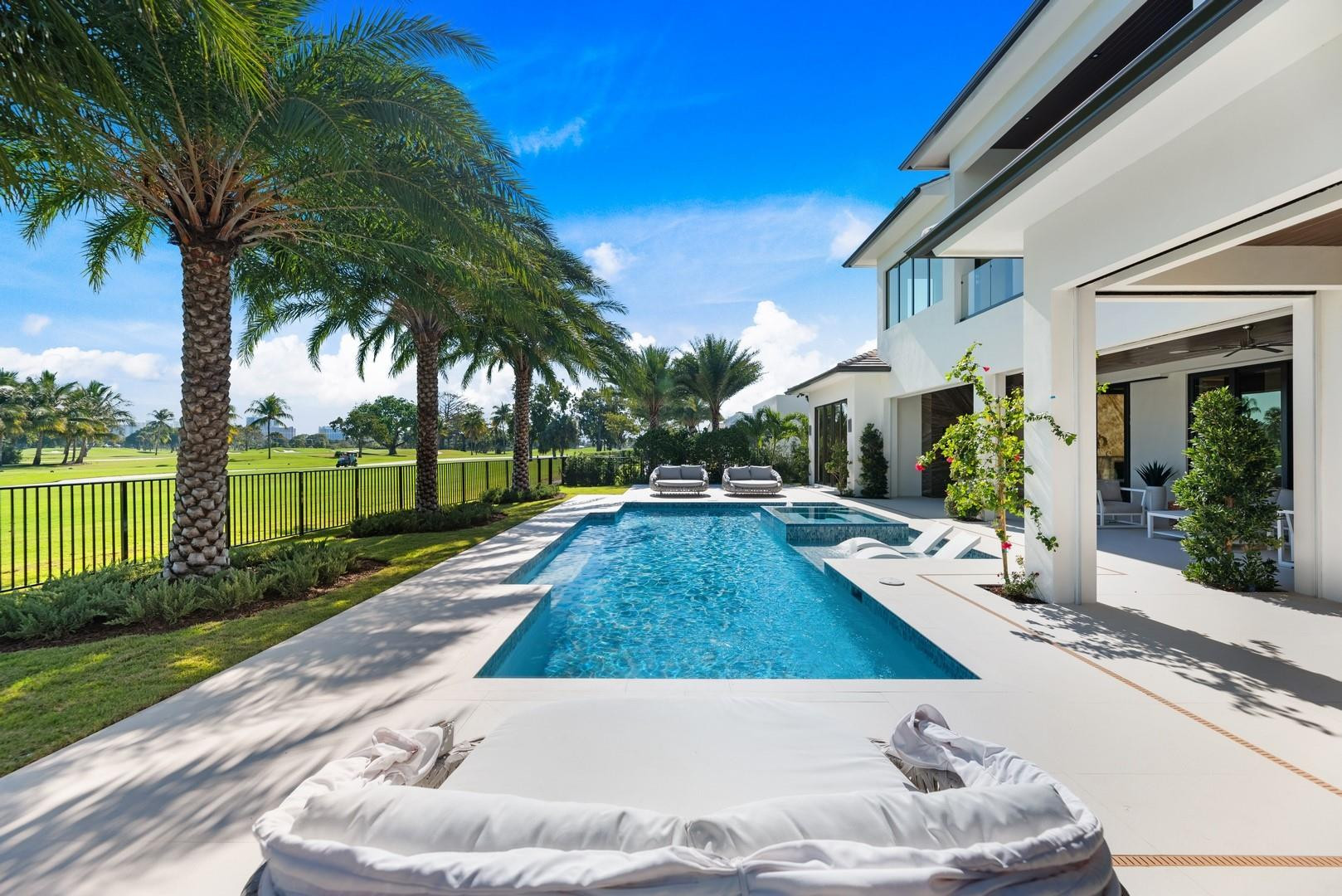 4028 Country Club Ln