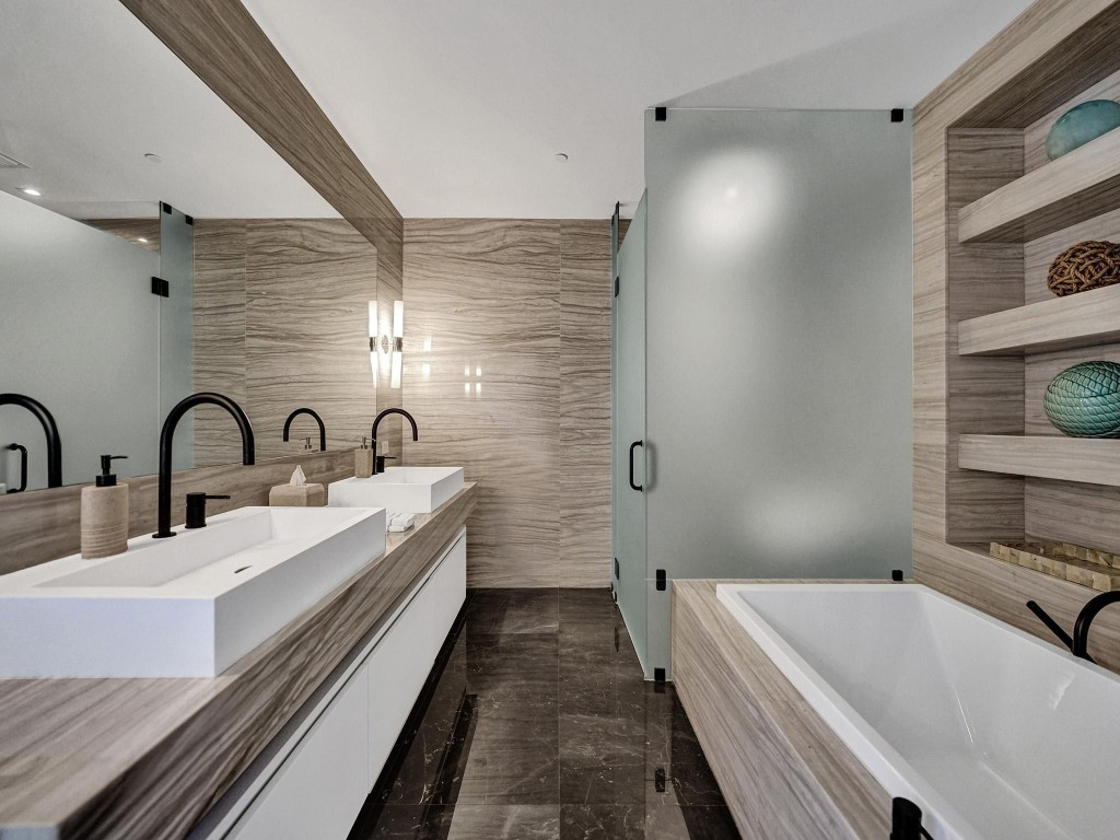 2200 N Ocean Blvd N903