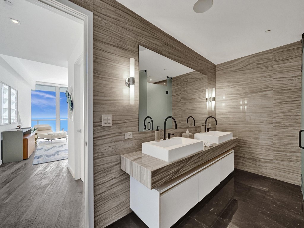 2200 N Ocean Blvd N903