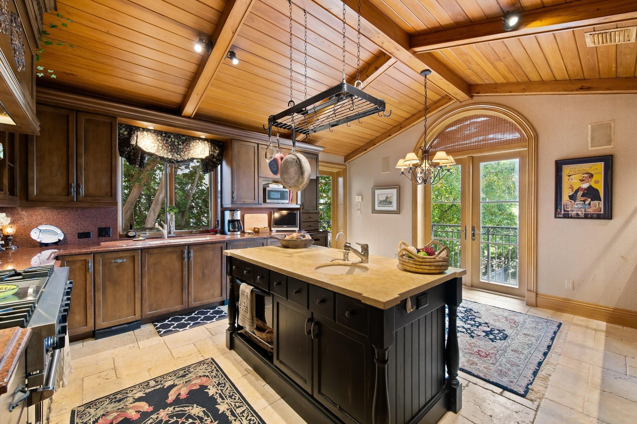 955 Hillsboro Mile