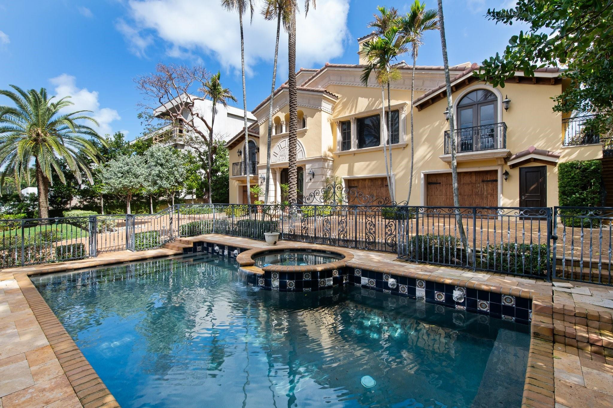 955 Hillsboro Mile