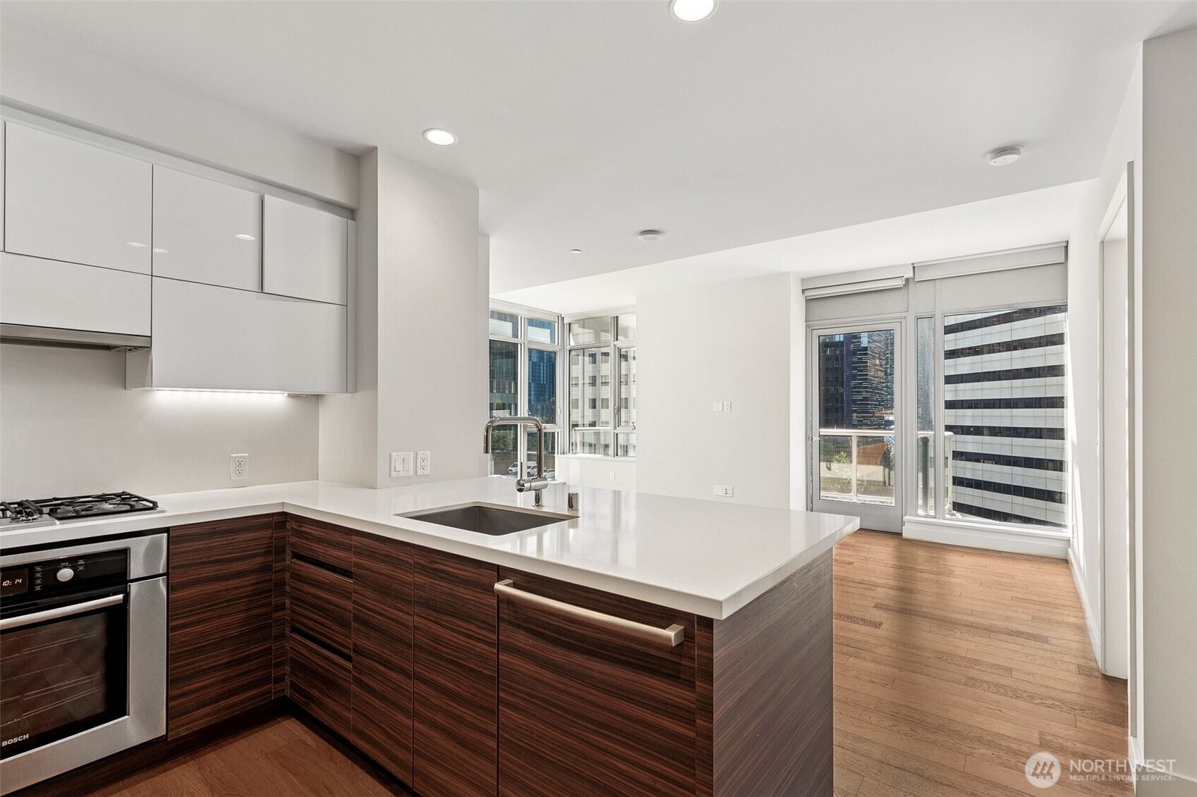 588 Bell Street Unit: 606S