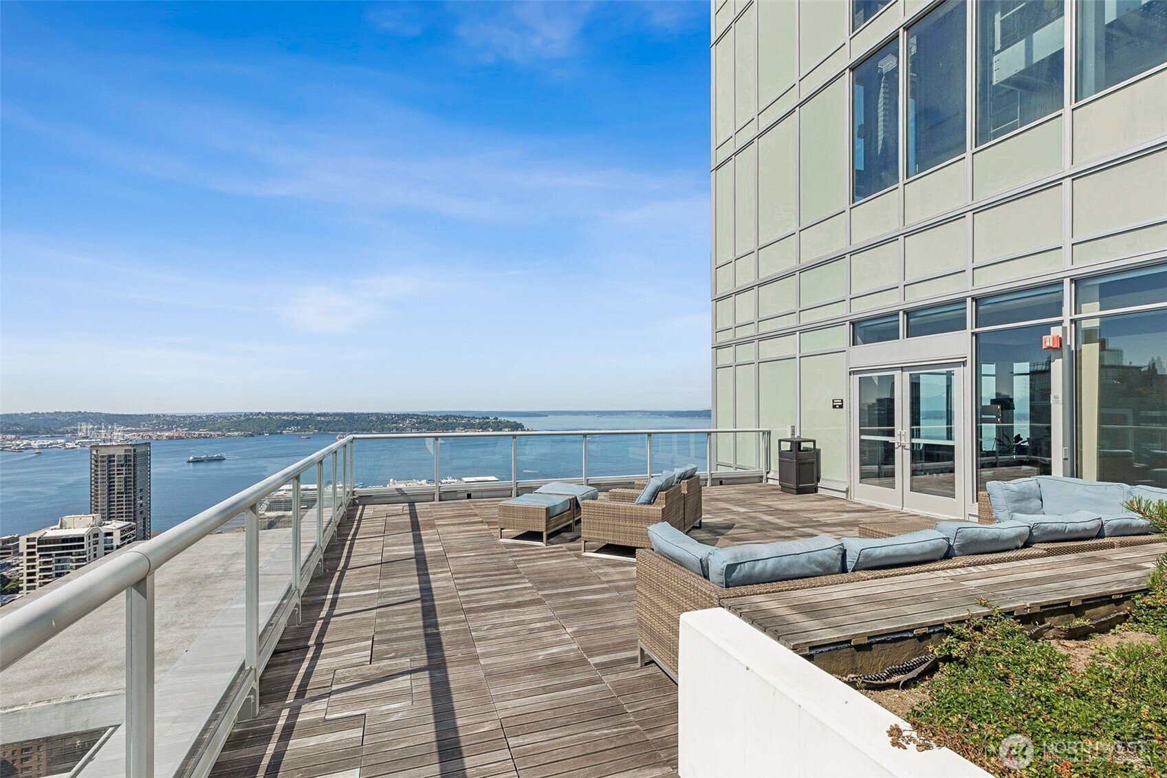 588 Bell Street Unit: 606S