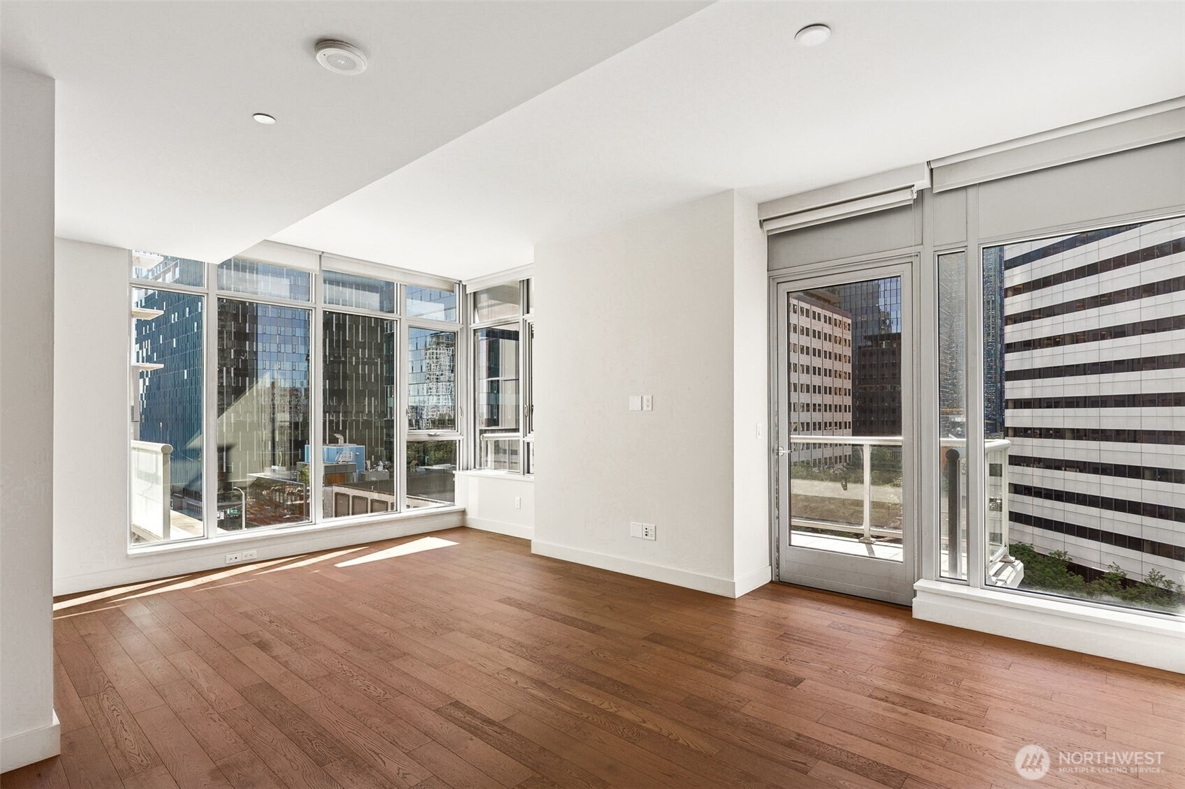 588 Bell Street Unit: 606S