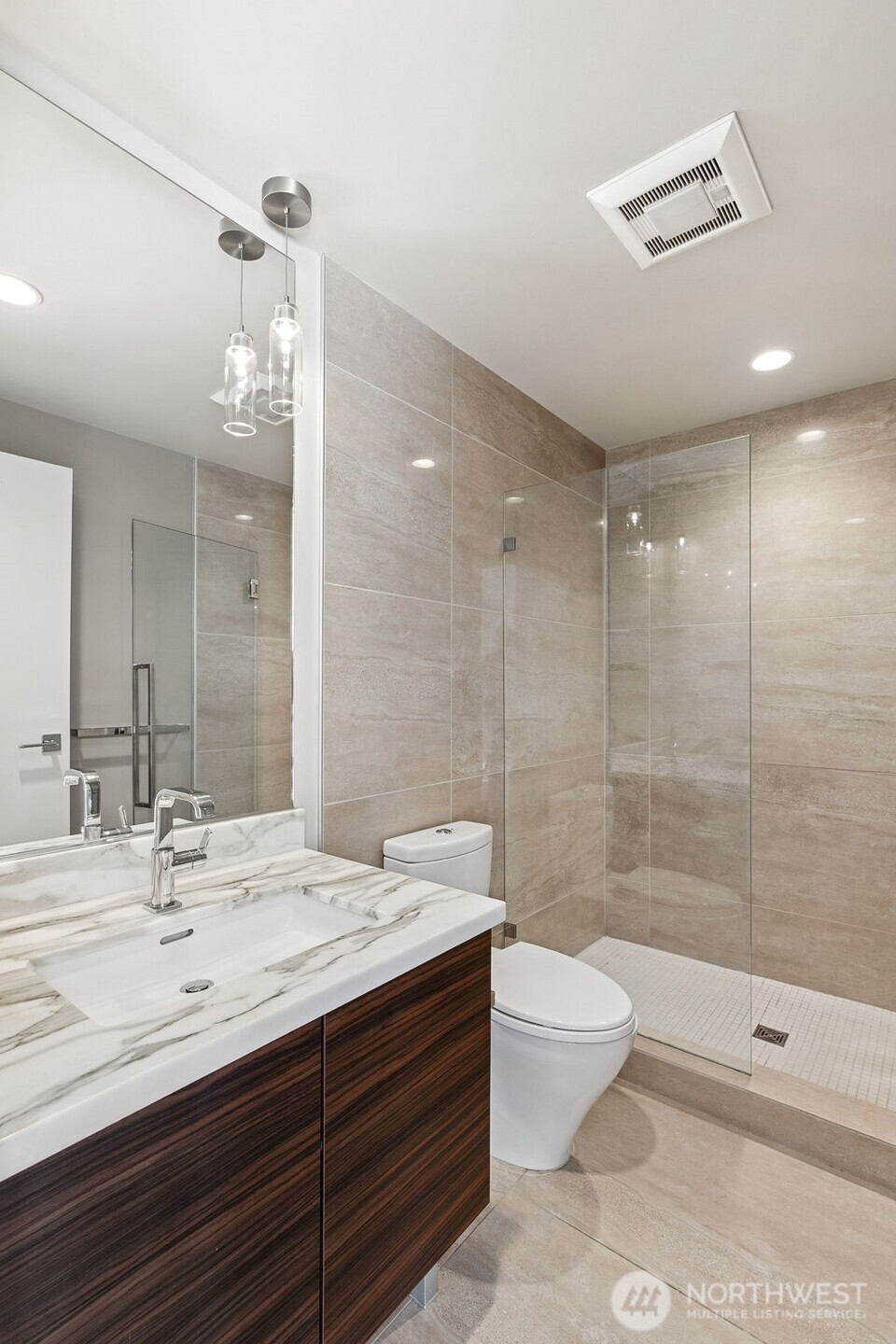 588 Bell Street Unit: 606S