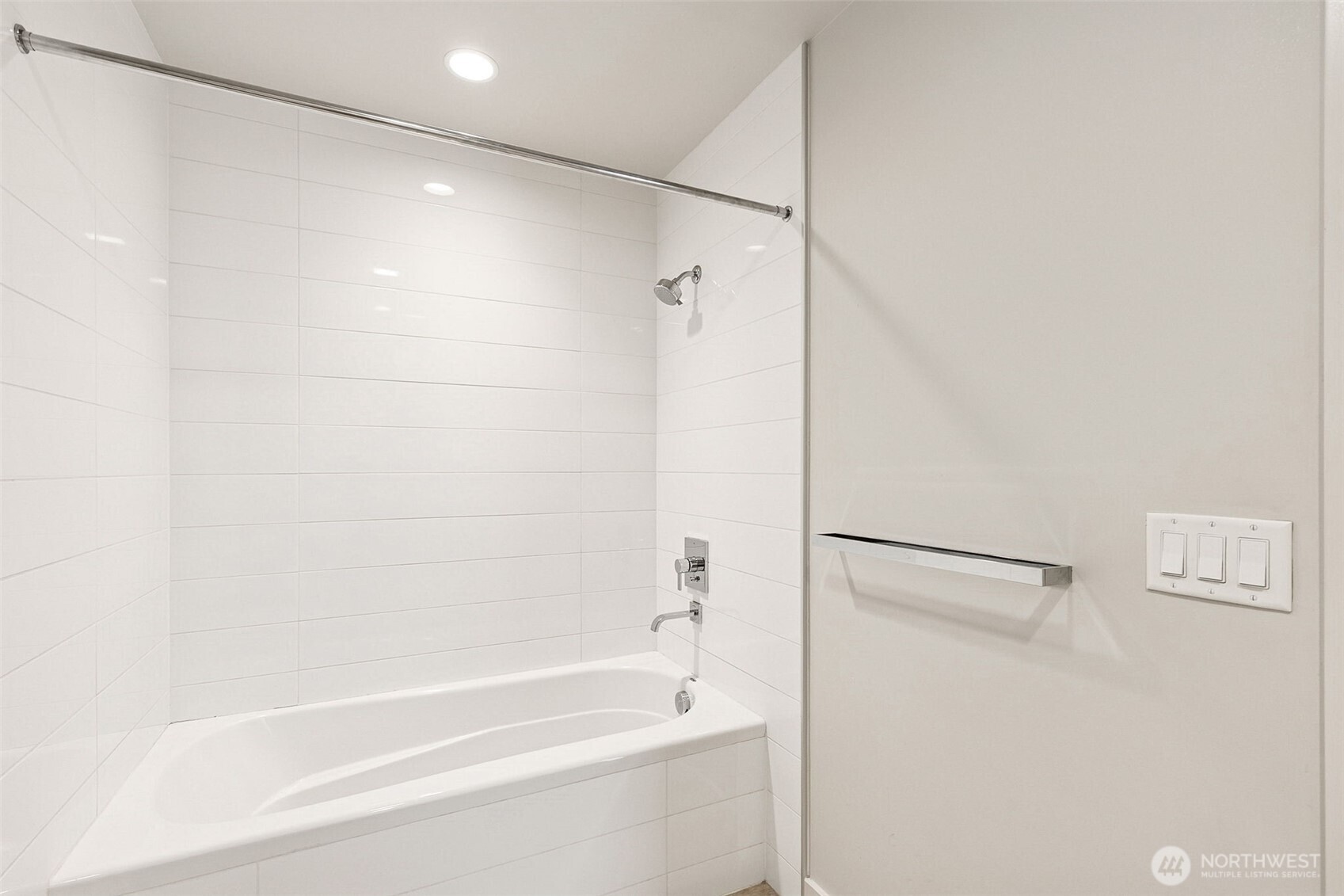 588 Bell Street Unit: 606S