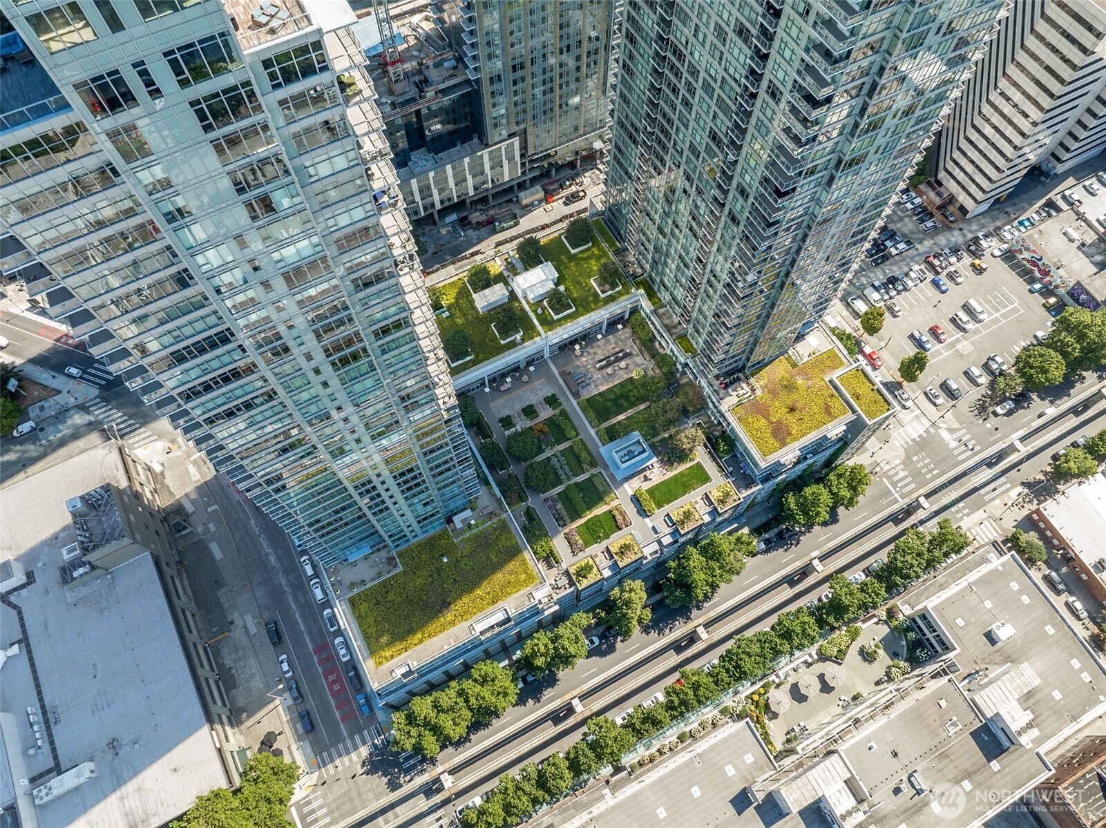 588 Bell Street Unit: 606S