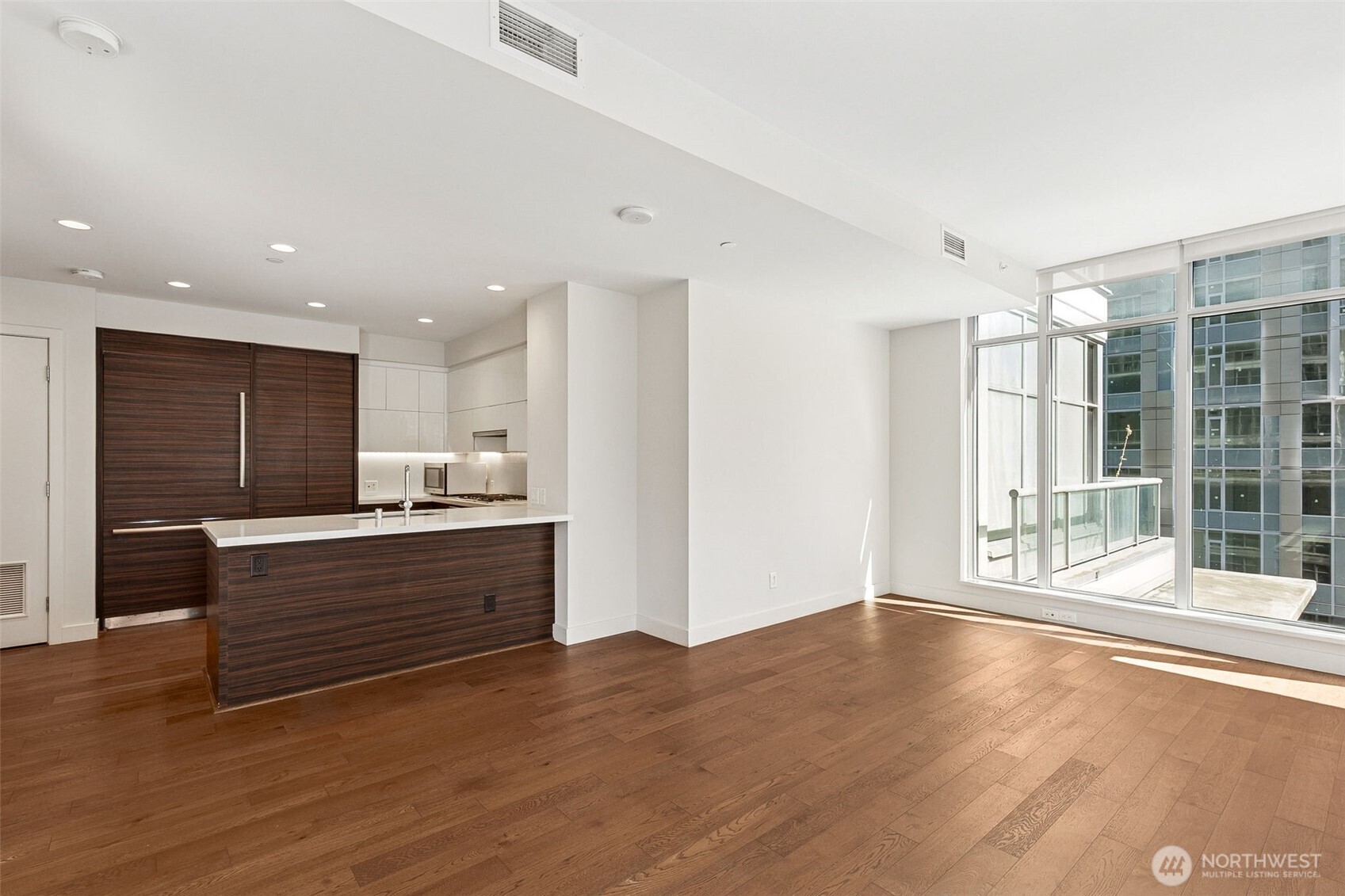 588 Bell Street Unit: 606S