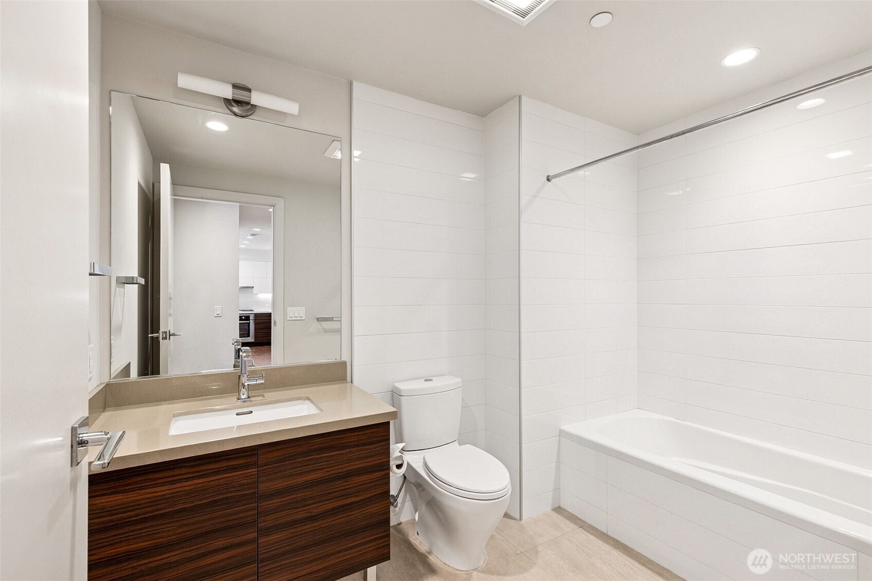 588 Bell Street Unit: 606S