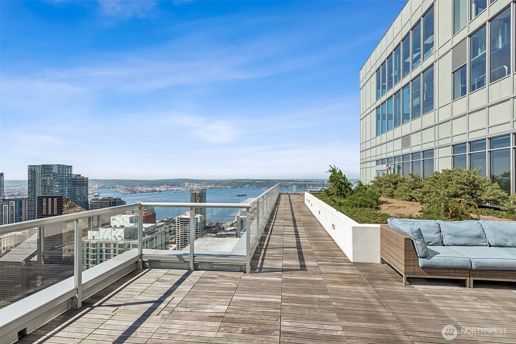 588 Bell Street Unit: 606S
