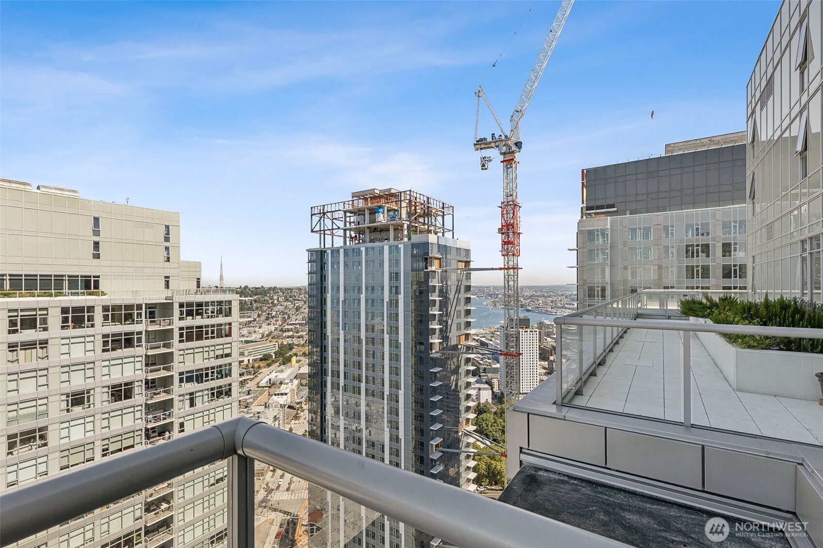 588 Bell Street Unit: 606S