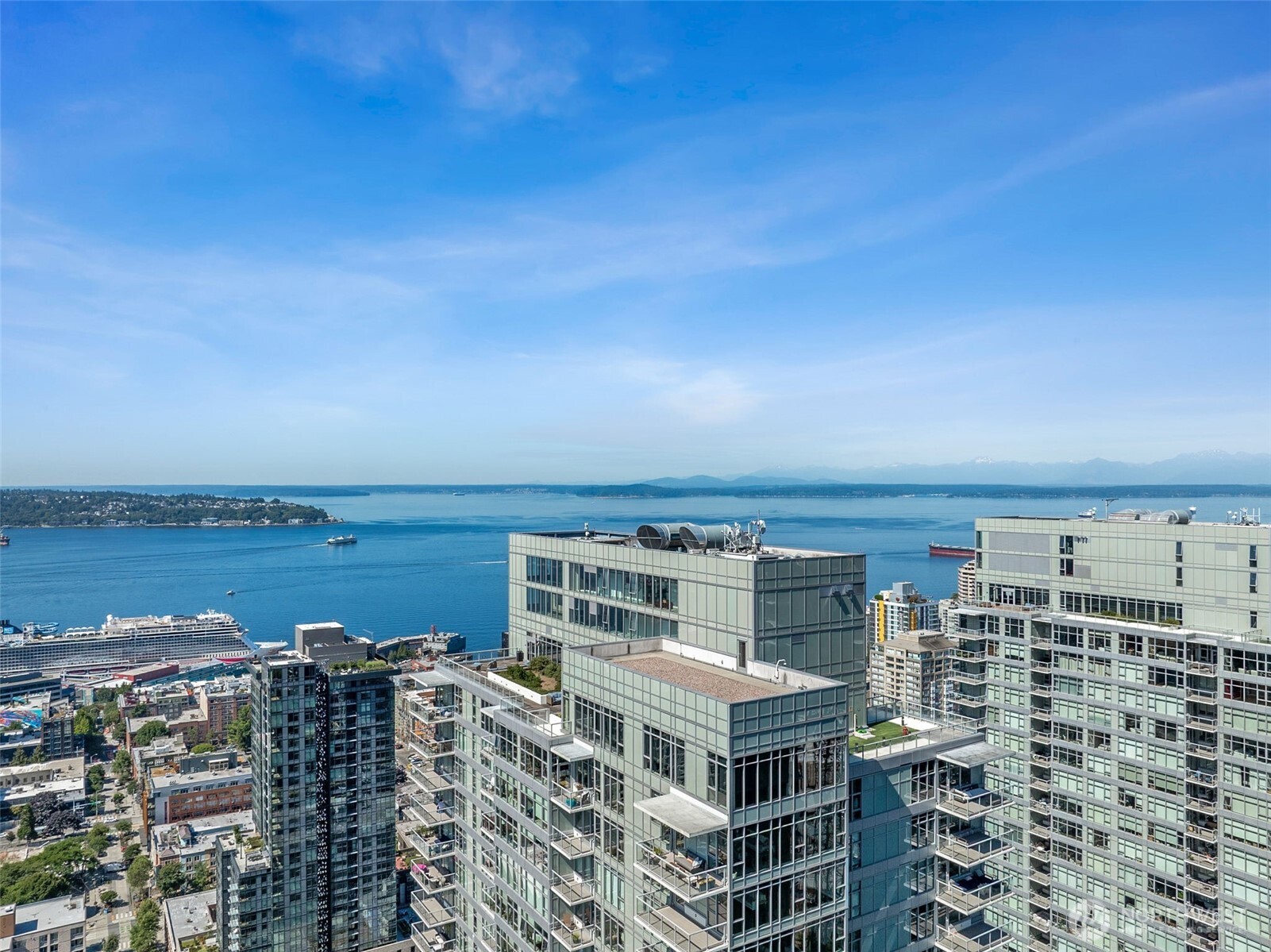 588 Bell Street Unit: 606S