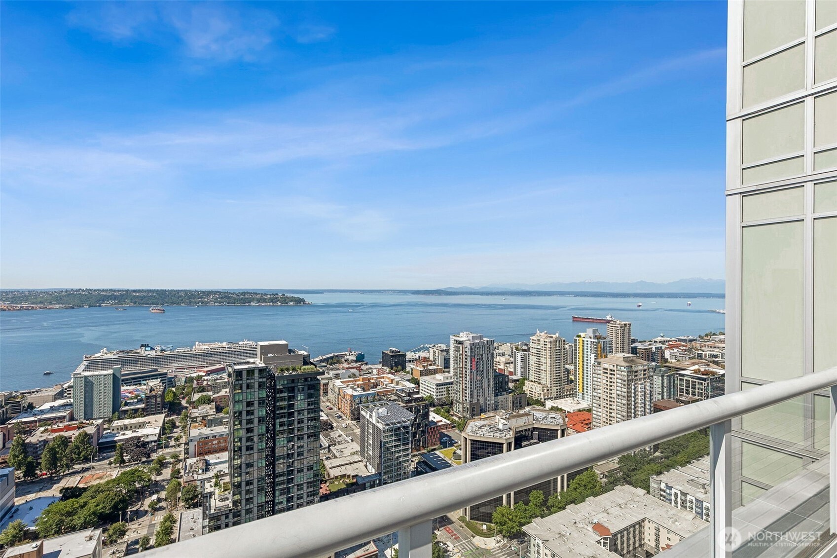 588 Bell Street Unit: 606S