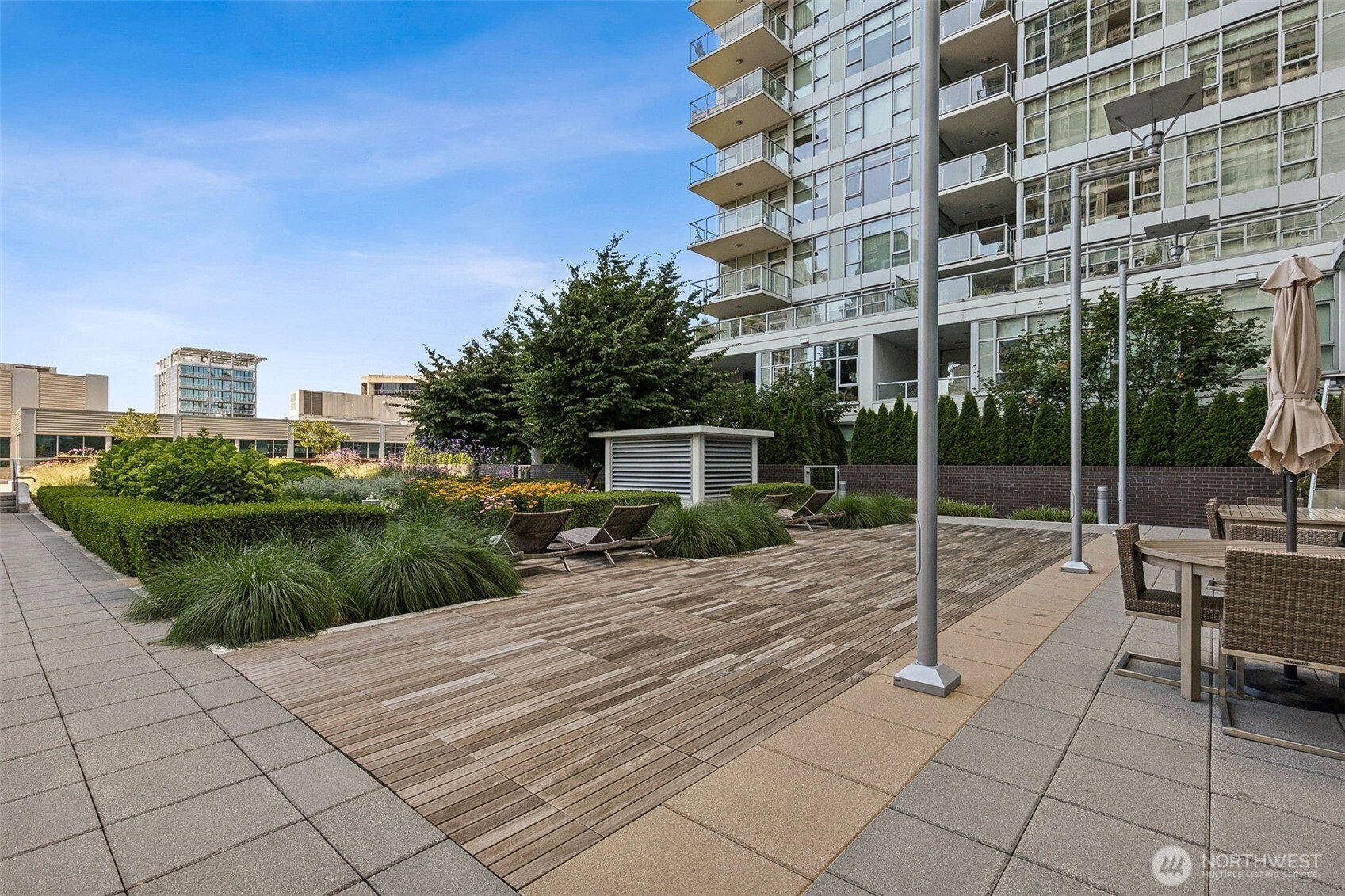 588 Bell Street Unit: 606S