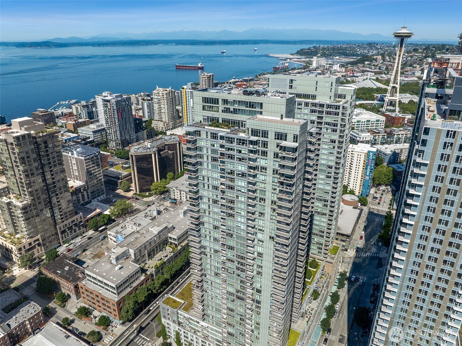 588 Bell Street Unit: 606S