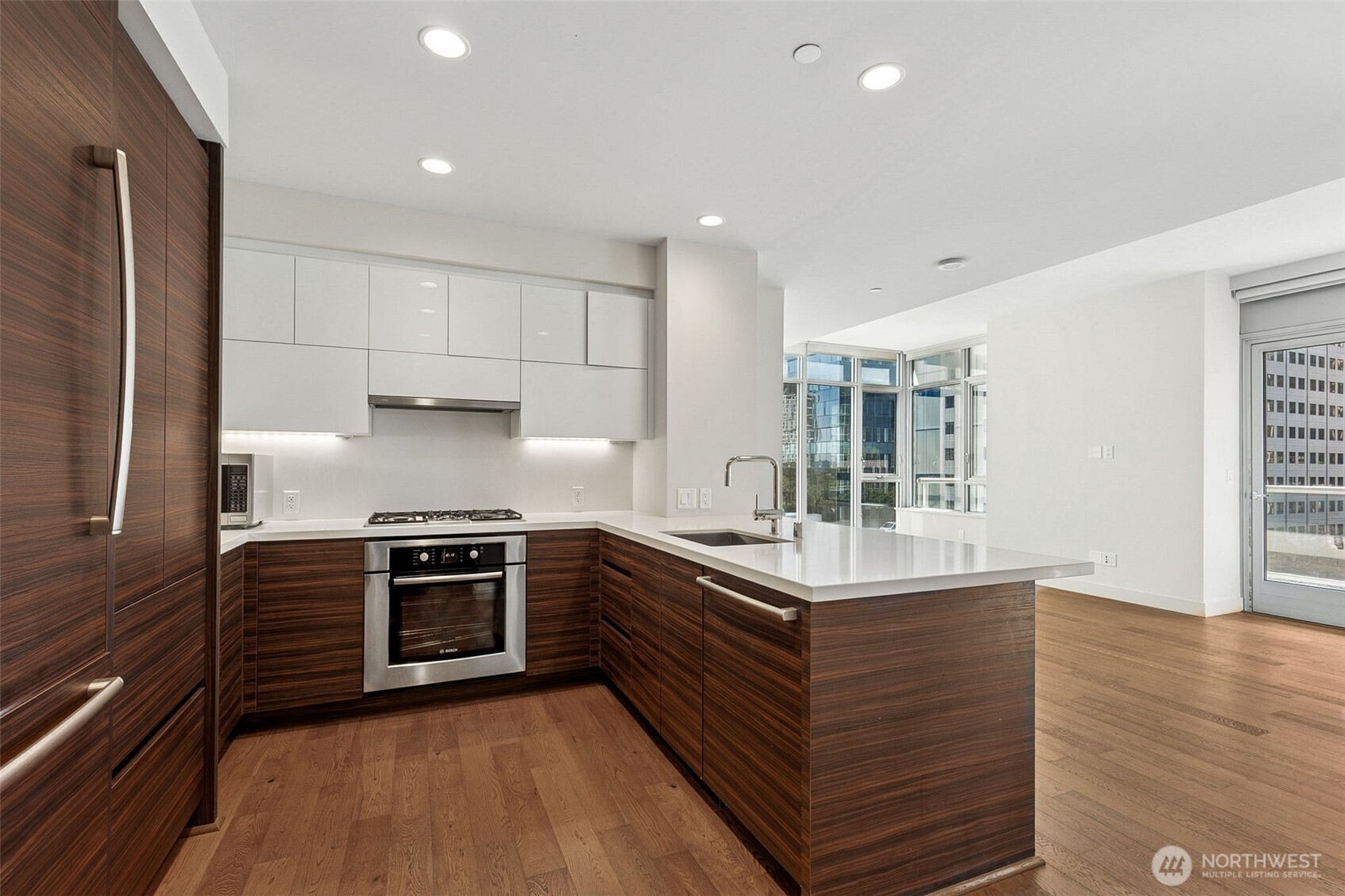 588 Bell Street Unit: 606S