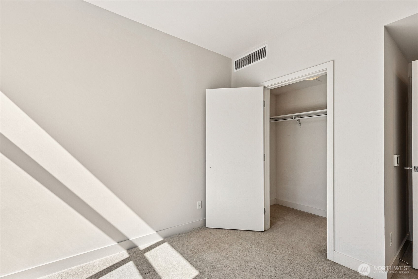 588 Bell Street Unit: 606S