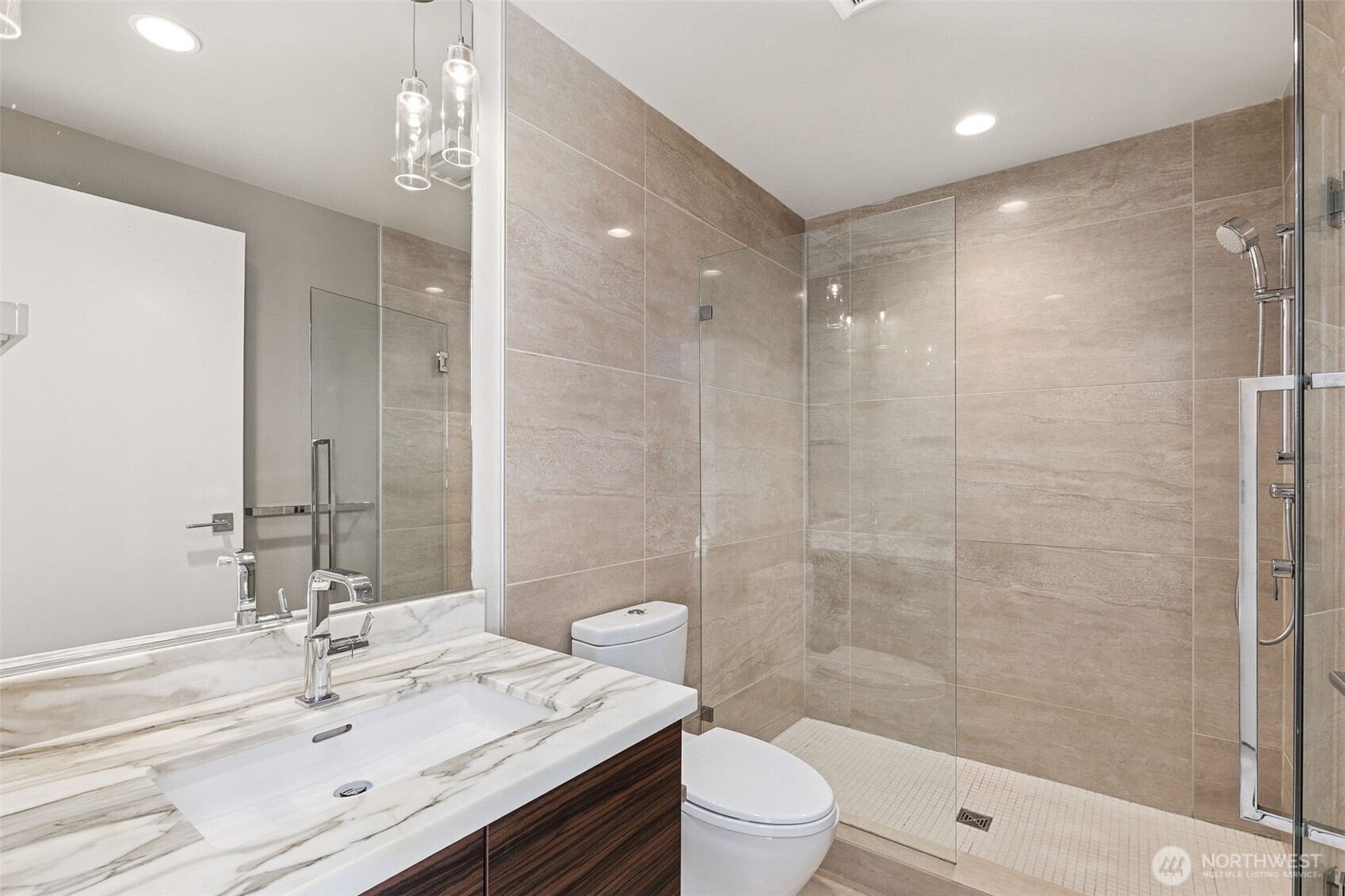 588 Bell Street Unit: 606S