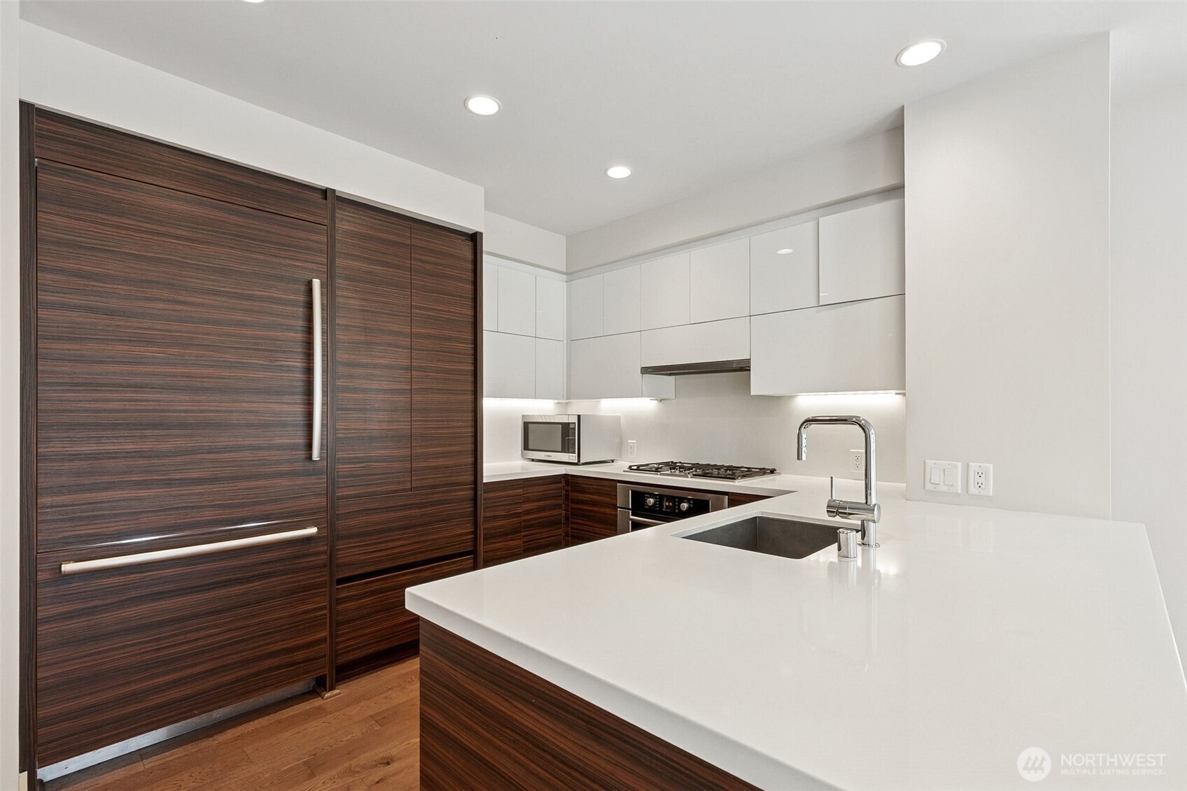 588 Bell Street Unit: 606S