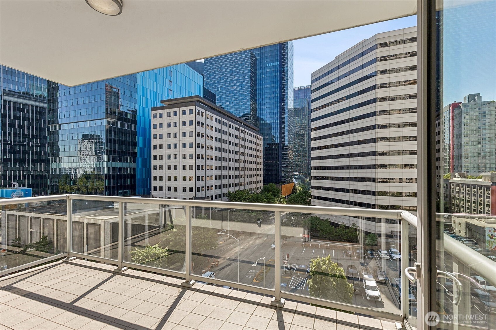 588 Bell Street Unit: 606S