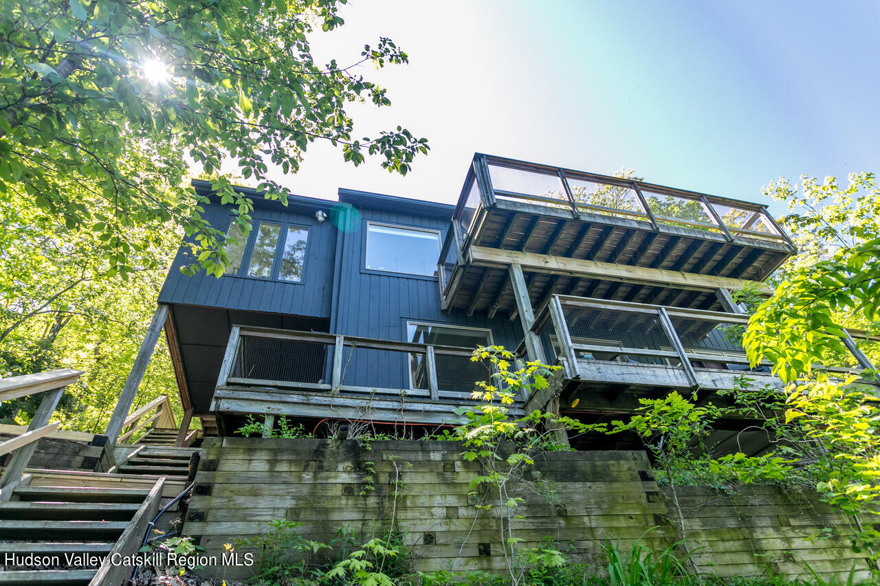 93 River Road