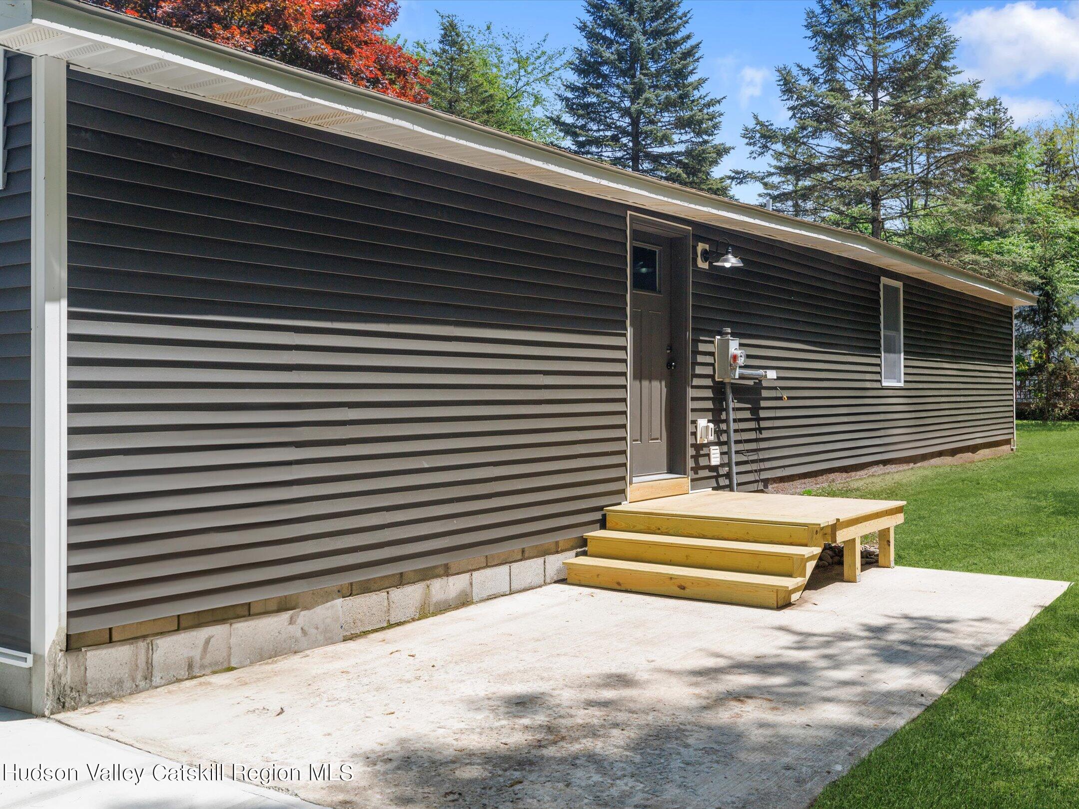 8 Cedar Lane