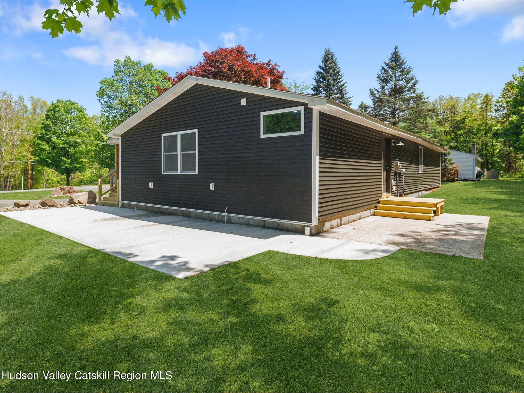 8 Cedar Lane