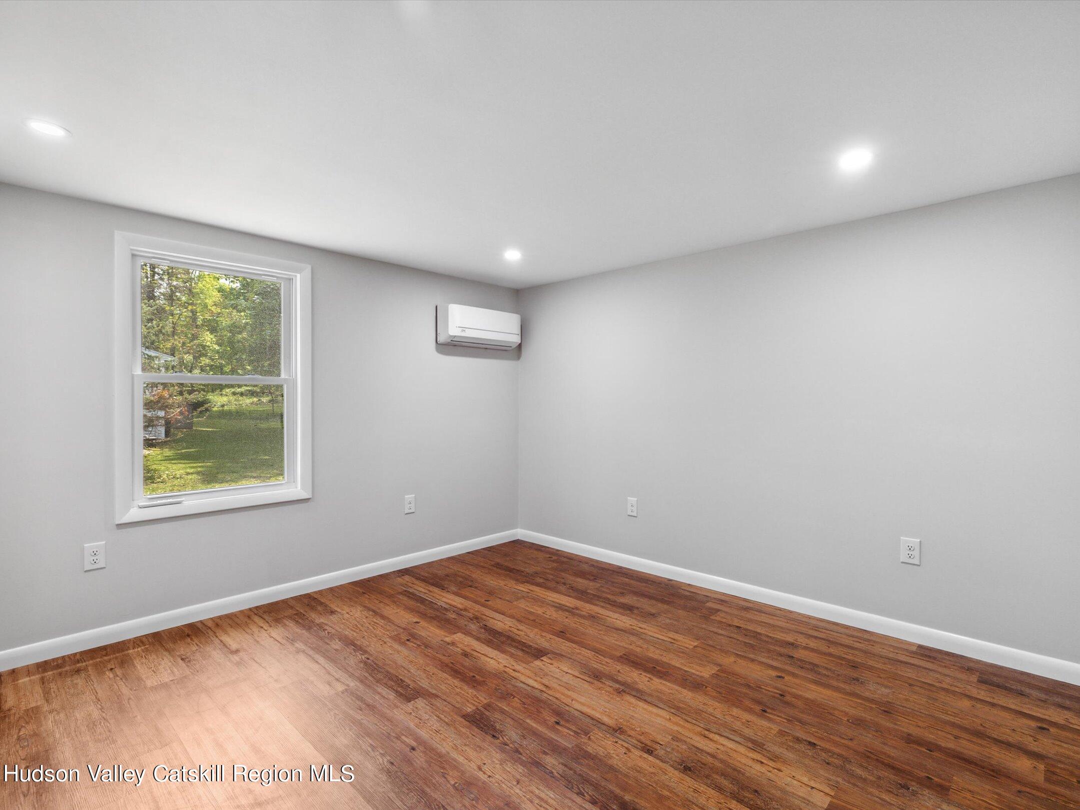 8 Cedar Lane