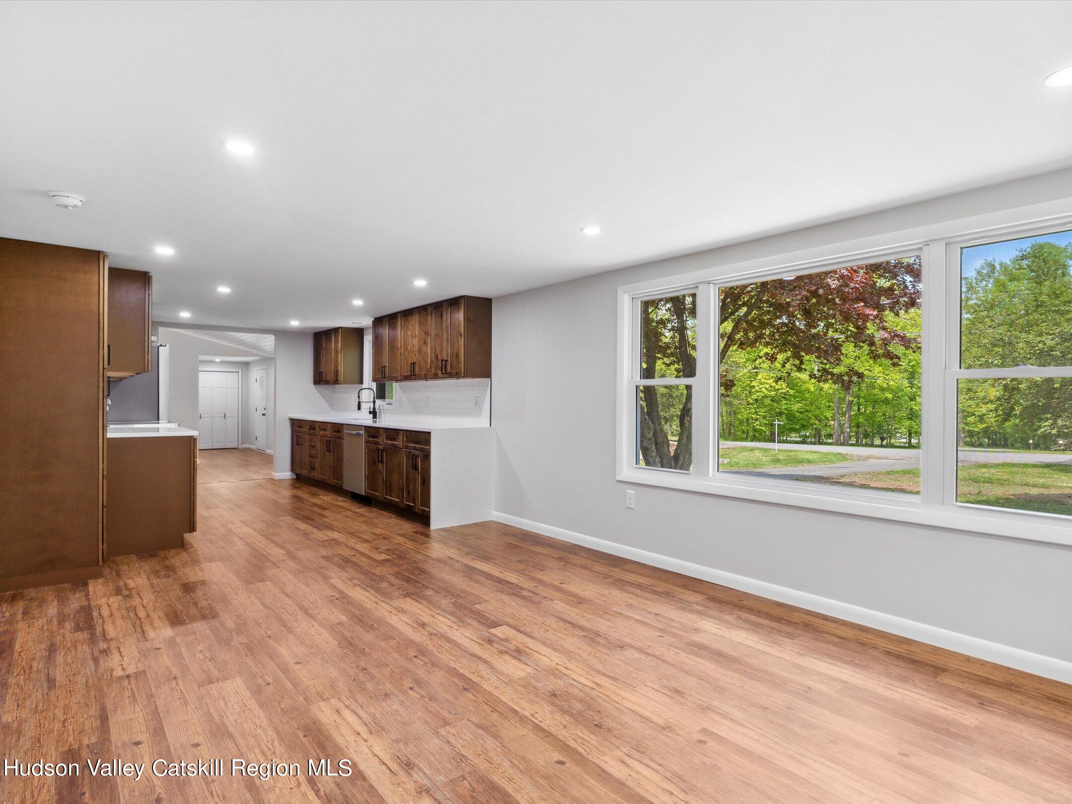 8 Cedar Lane