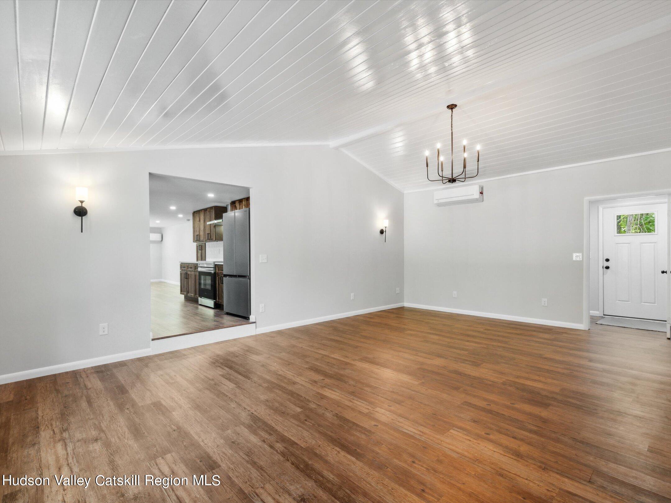 8 Cedar Lane