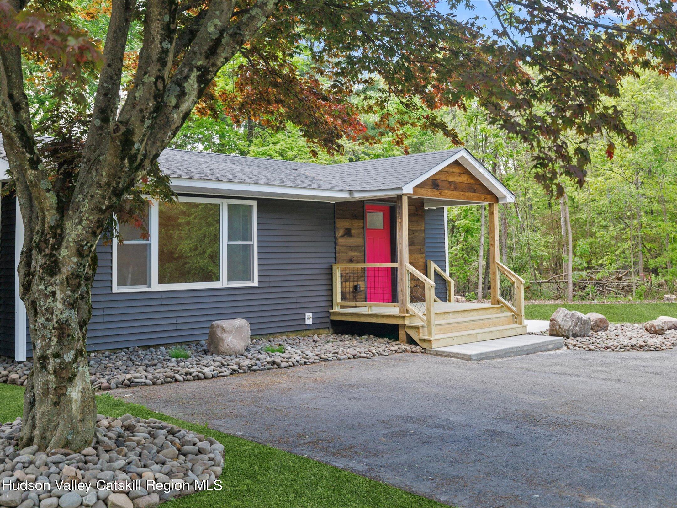 8 Cedar Lane
