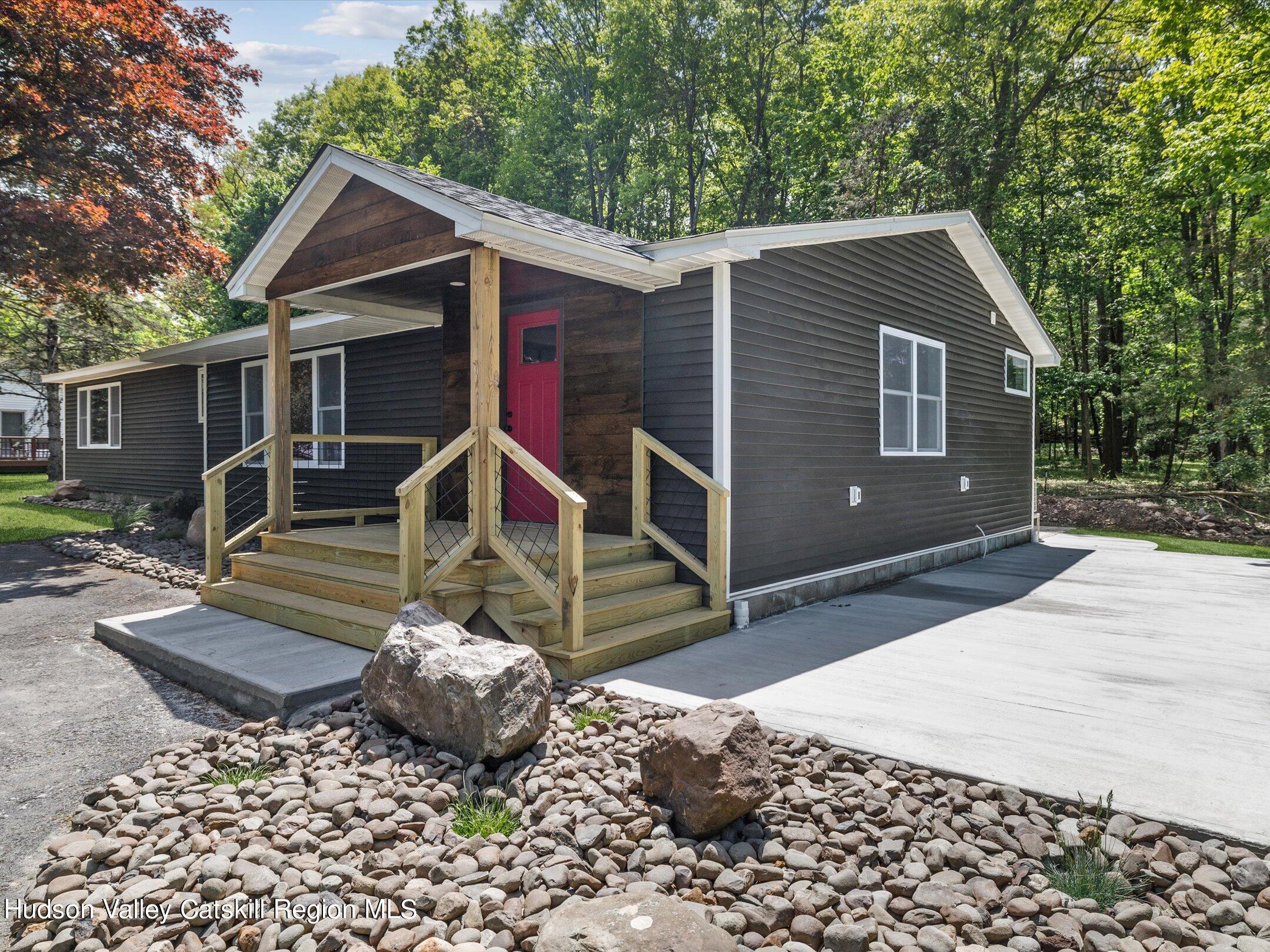 8 Cedar Lane