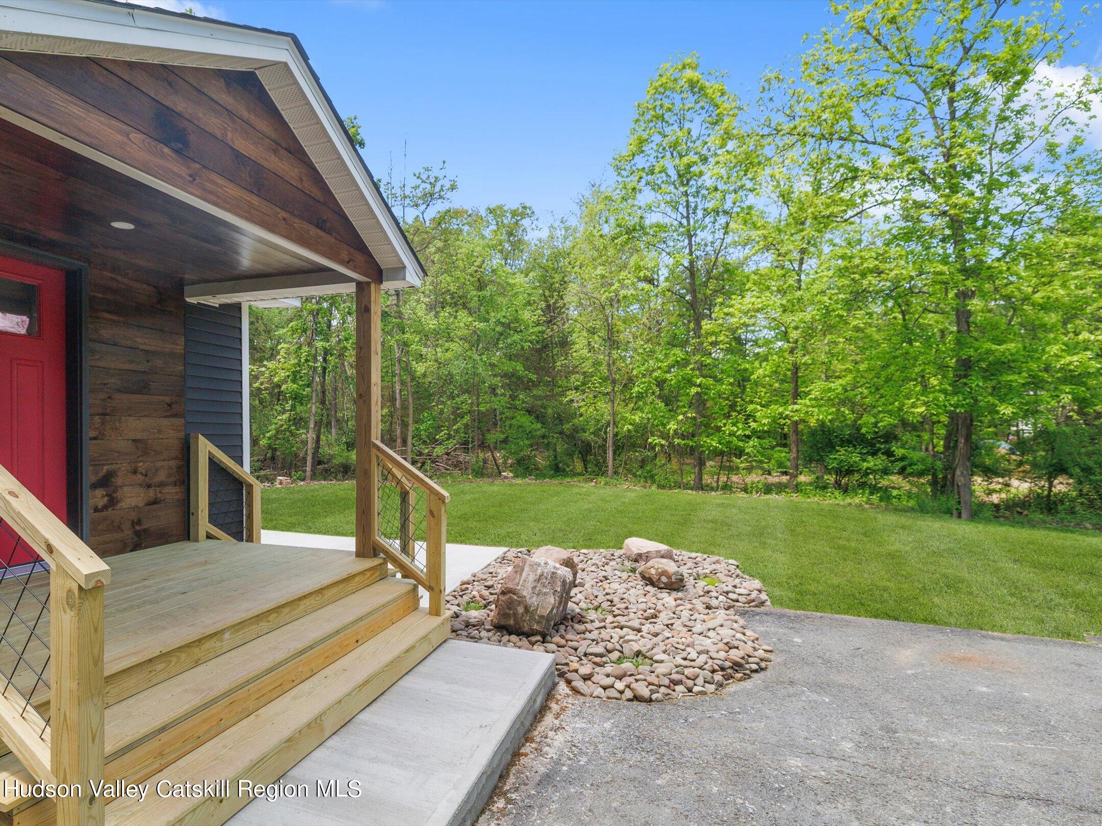 8 Cedar Lane