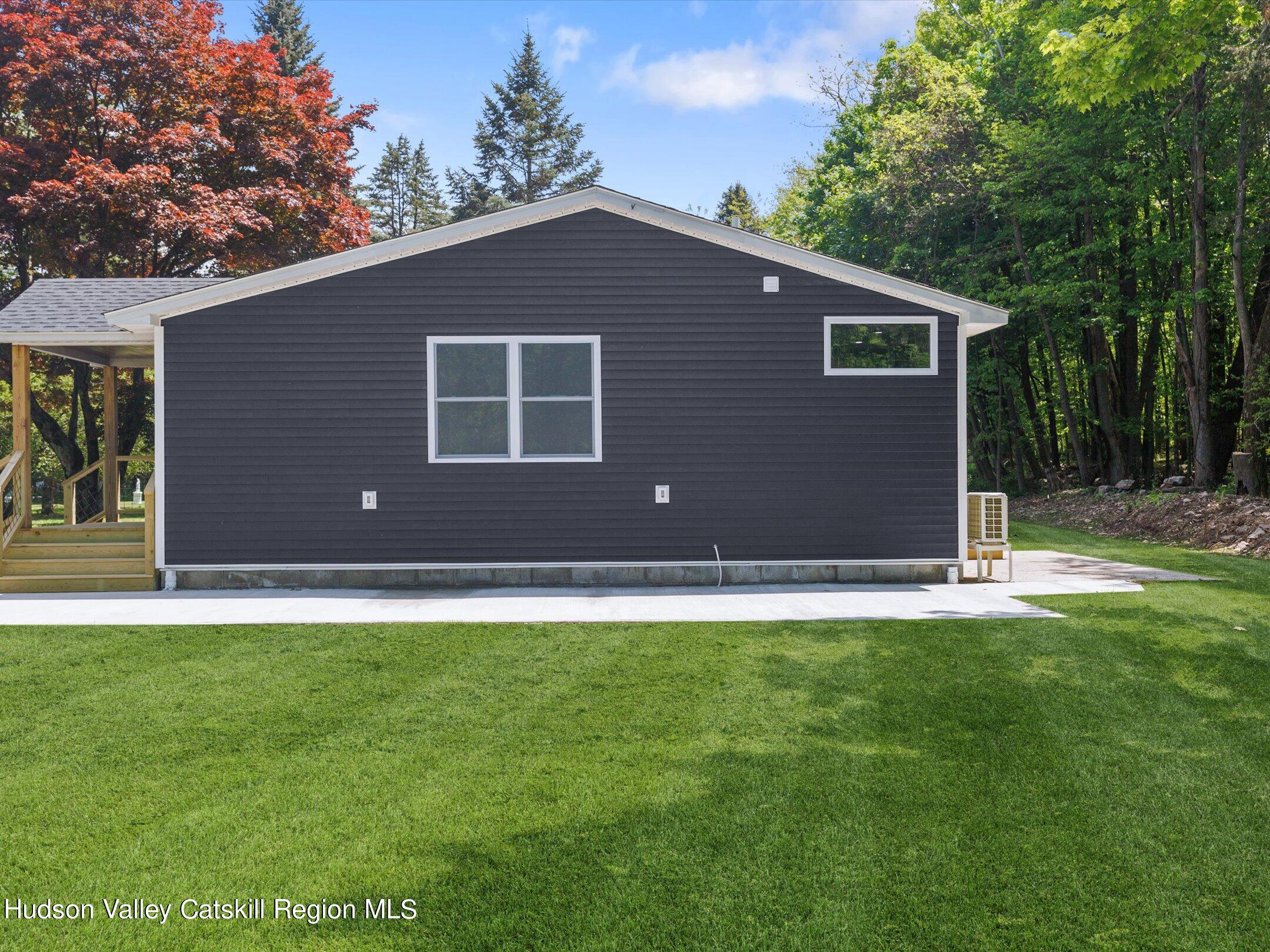 8 Cedar Lane