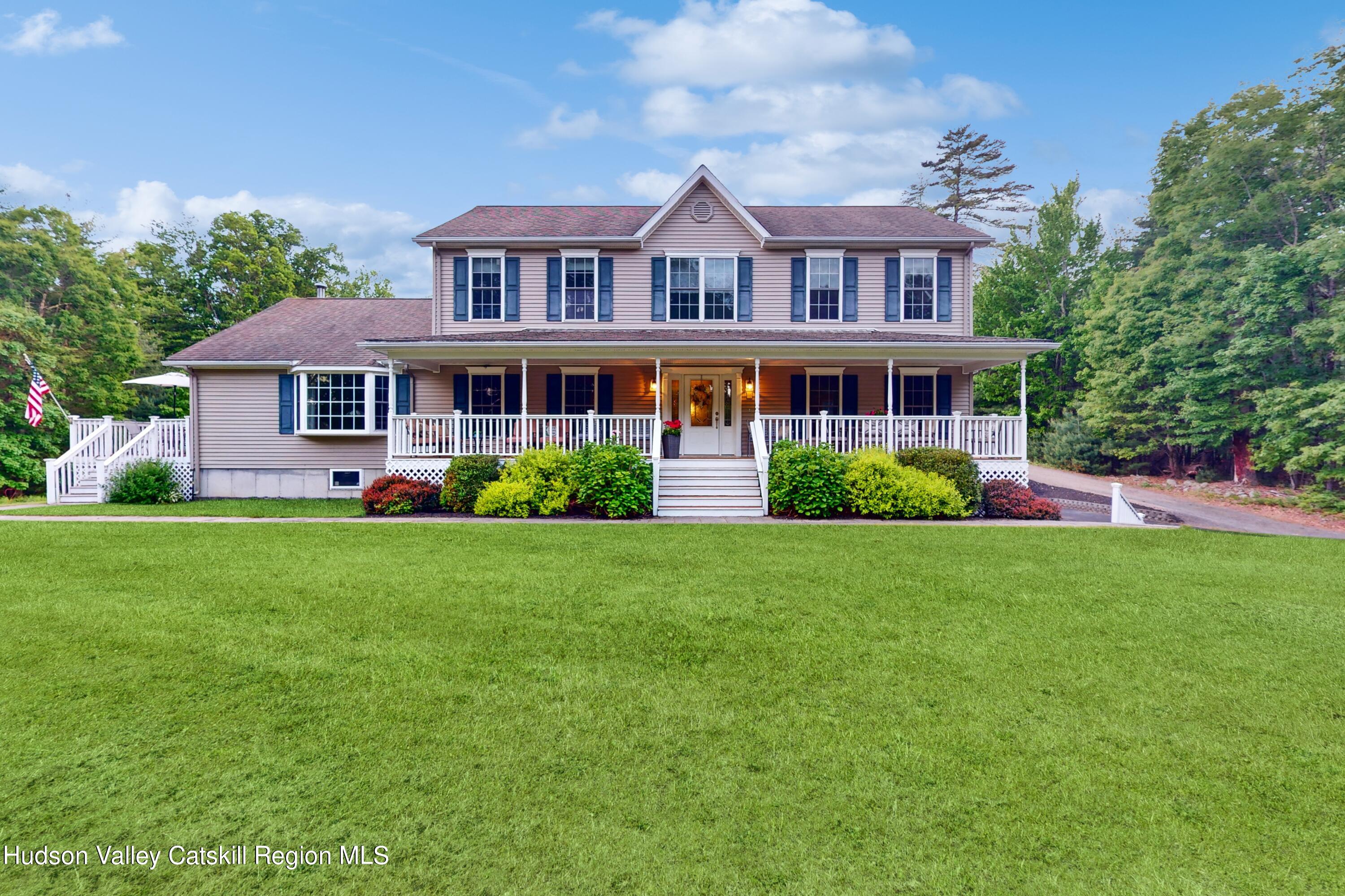 425 Queens Highway
