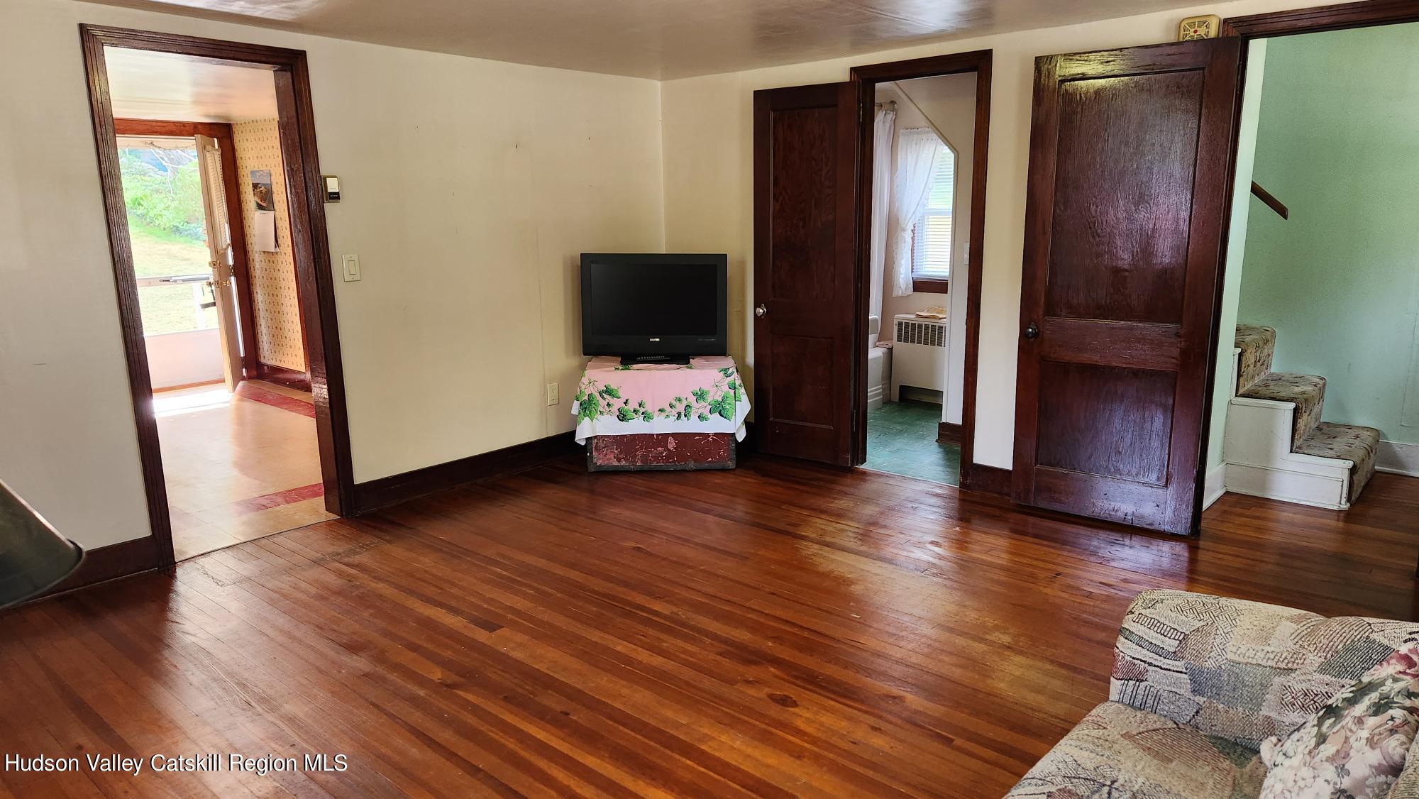 588 Hurley Avenue