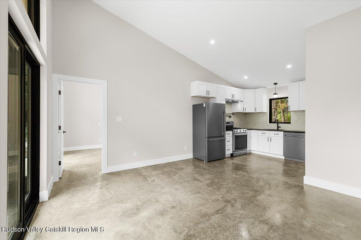 18 Vandemark Road