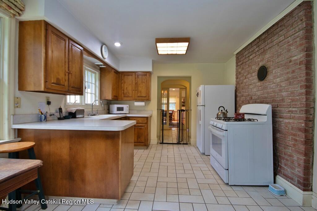 2586 Lucas Turnpike
