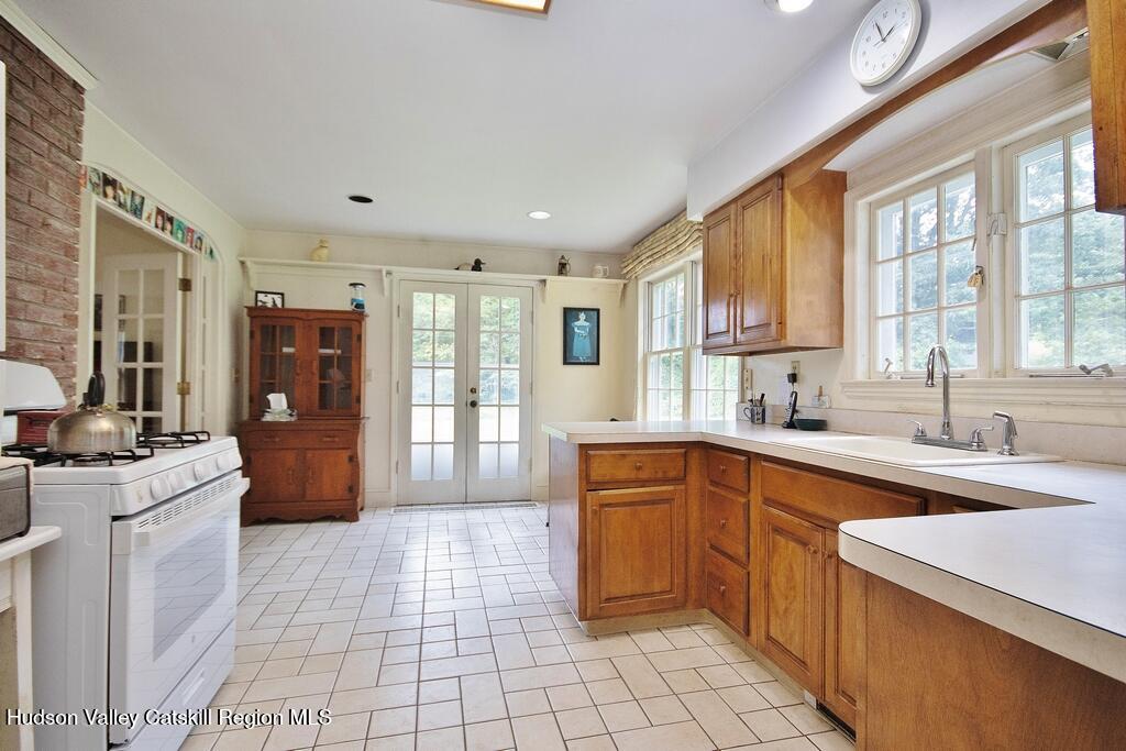 2586 Lucas Turnpike