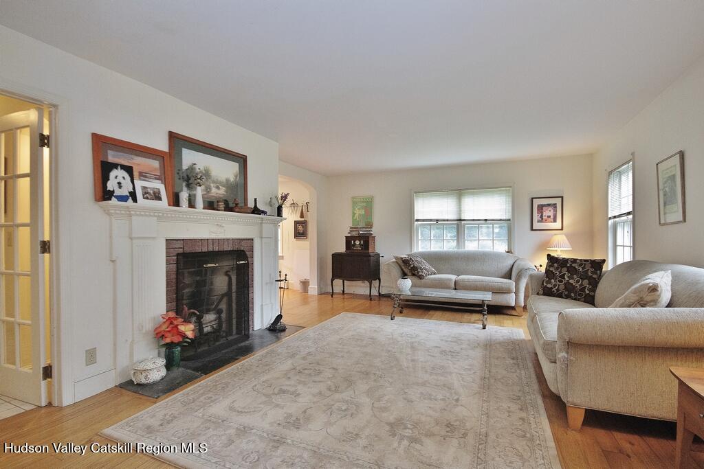 2586 Lucas Turnpike